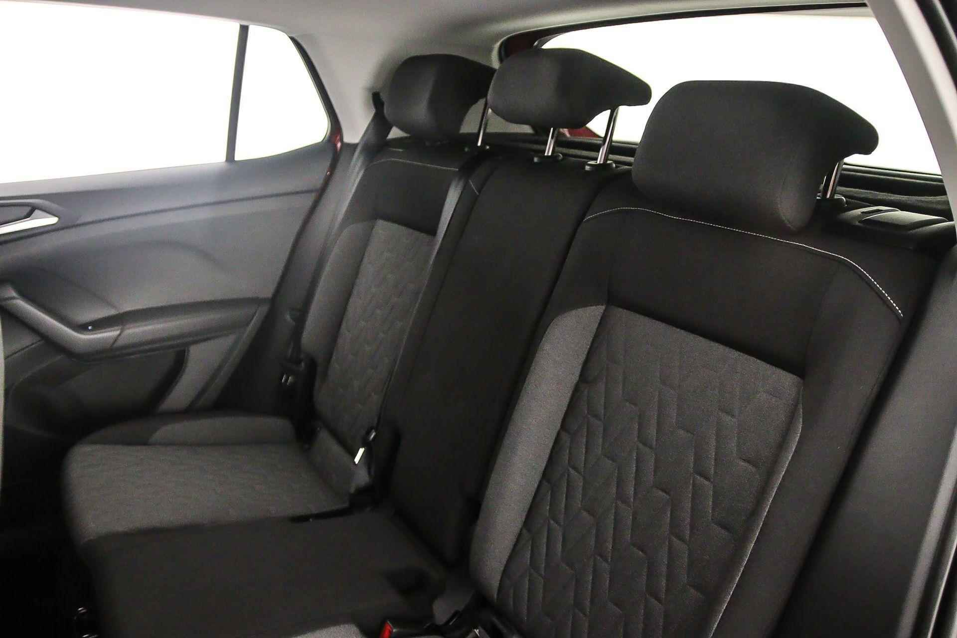 Volkswagen T-Cross Life Edition 1.0 TSI 115pk Trekhaak, Achteruitrijcamera, Stoelverwarming, Adaptive cruise control, Airco, App connect, DAB, Radio, Parkeersensoren, LED koplampen - 32/41