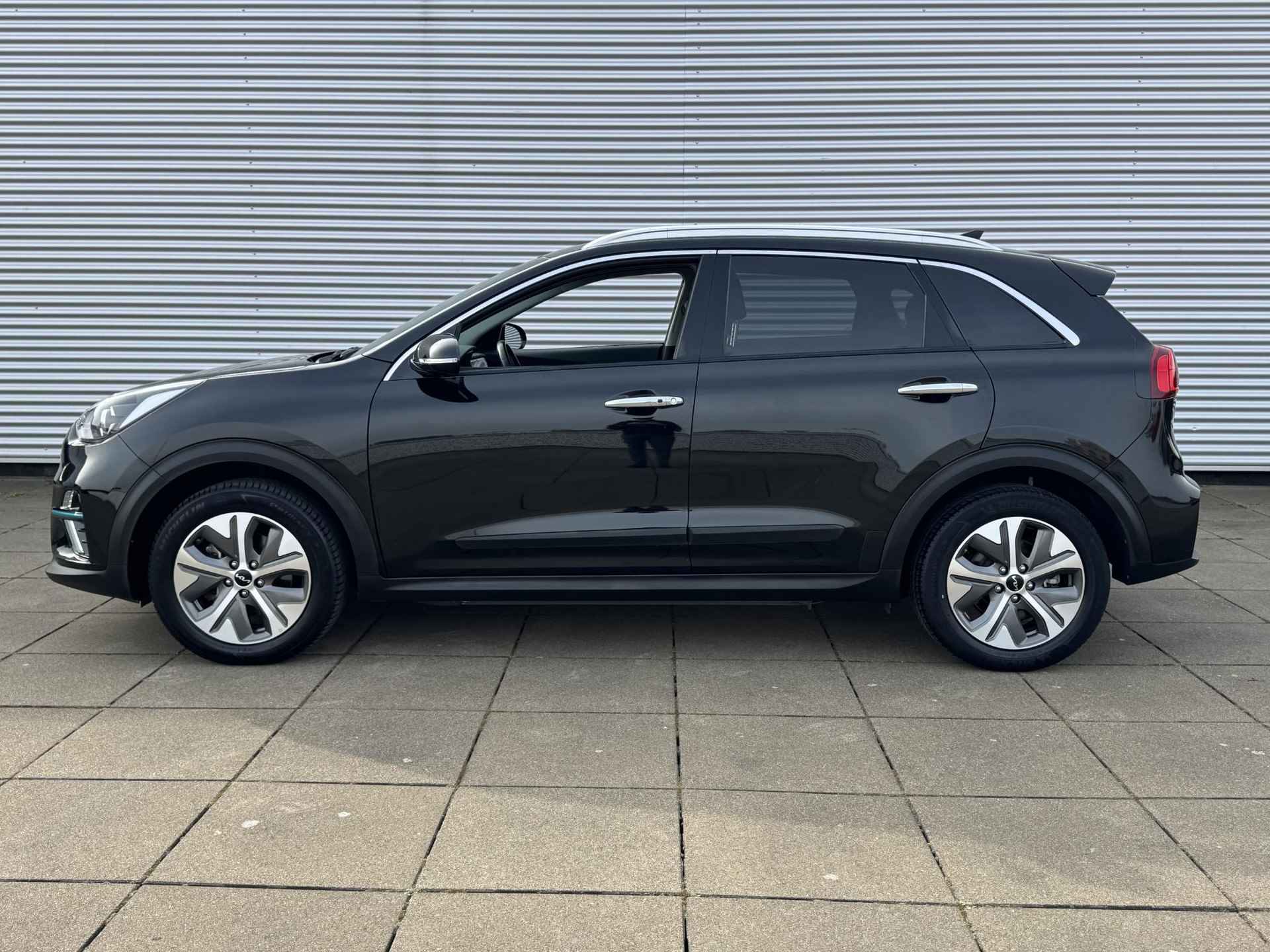 Kia Niro Edition 64 kWh | 3 Fase laden | Navigatie | Camera | Ad. Cruise | Carplay | Stoel/stuurverw. | PDC | LMV 17 inch | 1e eigenaar - 17/25