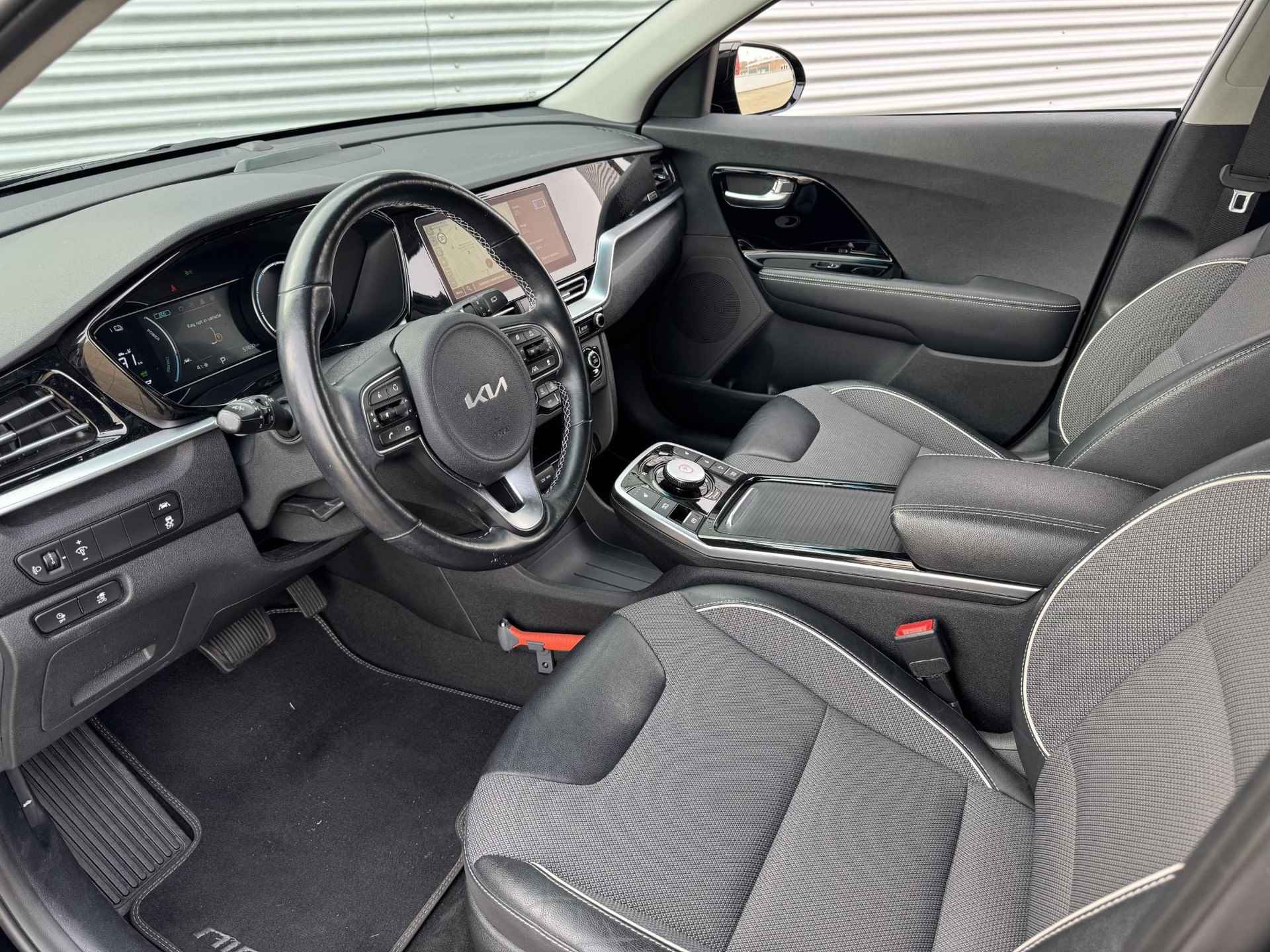 Kia Niro Edition 64 kWh | 3 Fase laden | Navigatie | Camera | Ad. Cruise | Carplay | Stoel/stuurverw. | PDC | LMV 17 inch | 1e eigenaar - 20/25