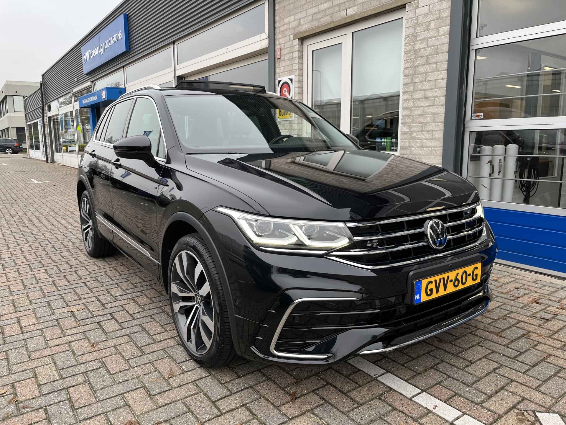 Volkswagen Tiguan 1.4 TSI eHybrid 2x R-Line / AUTOMAAT/ PANO/ TREKHAAK/ 360 CAMERA/ PARK. SENSOREN/ DCC/DODE HOEK/ LEDEREN MEMORY SEATS/ STOEL VERWARM. V EN A/ KEYLESS/ HEAD UP DISPLAY/ STUUR VERWARM./ ADAPT. CRUISE/ APP CONNECT/ - 54/57