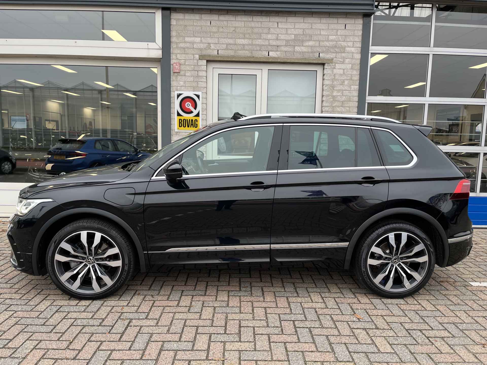 Volkswagen Tiguan 1.4 TSI eHybrid 2x R-Line / AUTOMAAT/ PANO/ TREKHAAK/ 360 CAMERA/ PARK. SENSOREN/ DCC/DODE HOEK/ LEDEREN MEMORY SEATS/ STOEL VERWARM. V EN A/ KEYLESS/ HEAD UP DISPLAY/ STUUR VERWARM./ ADAPT. CRUISE/ APP CONNECT/ - 3/57