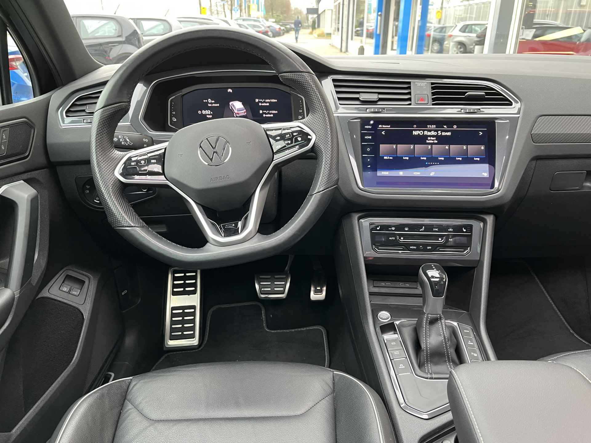 Volkswagen Tiguan 1.4 TSI eHybrid 2x R-Line / AUTOMAAT/ PANO/ TREKHAAK/ 360 CAMERA/ PARK. SENSOREN/ DCC/DODE HOEK/ LEDEREN MEMORY SEATS/ STOEL VERWARM. V EN A/ KEYLESS/ HEAD UP DISPLAY/ STUUR VERWARM./ ADAPT. CRUISE/ APP CONNECT/ - 9/57