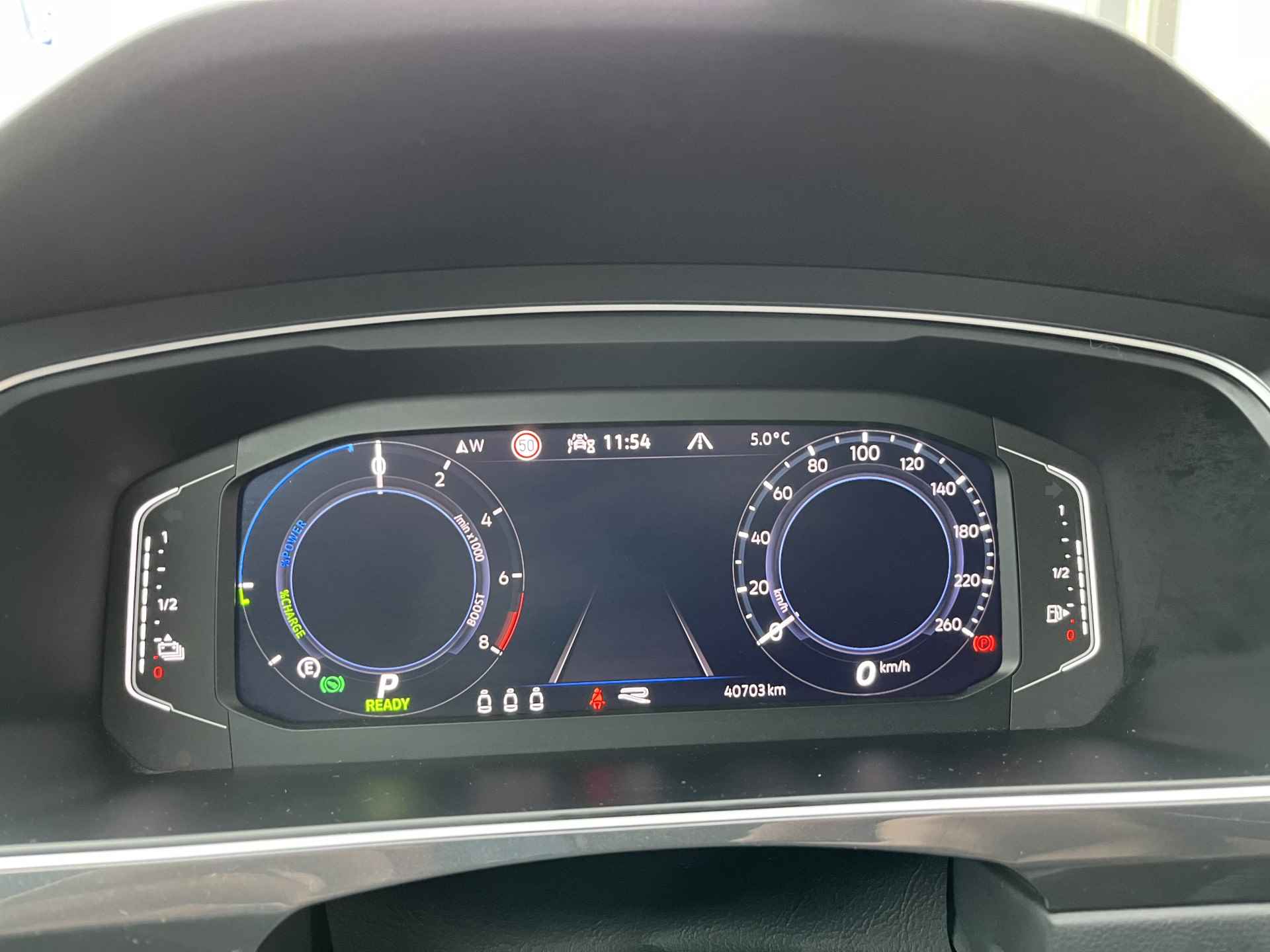 Volkswagen Tiguan 1.4 TSI eHybrid 2x R-Line / AUTOMAAT/ PANO/ TREKHAAK/ 360 CAMERA/ PARK. SENSOREN/ DCC/DODE HOEK/ LEDEREN MEMORY SEATS/ STOEL VERWARM. V EN A/ KEYLESS/ HEAD UP DISPLAY/ STUUR VERWARM./ ADAPT. CRUISE/ APP CONNECT/ - 16/57