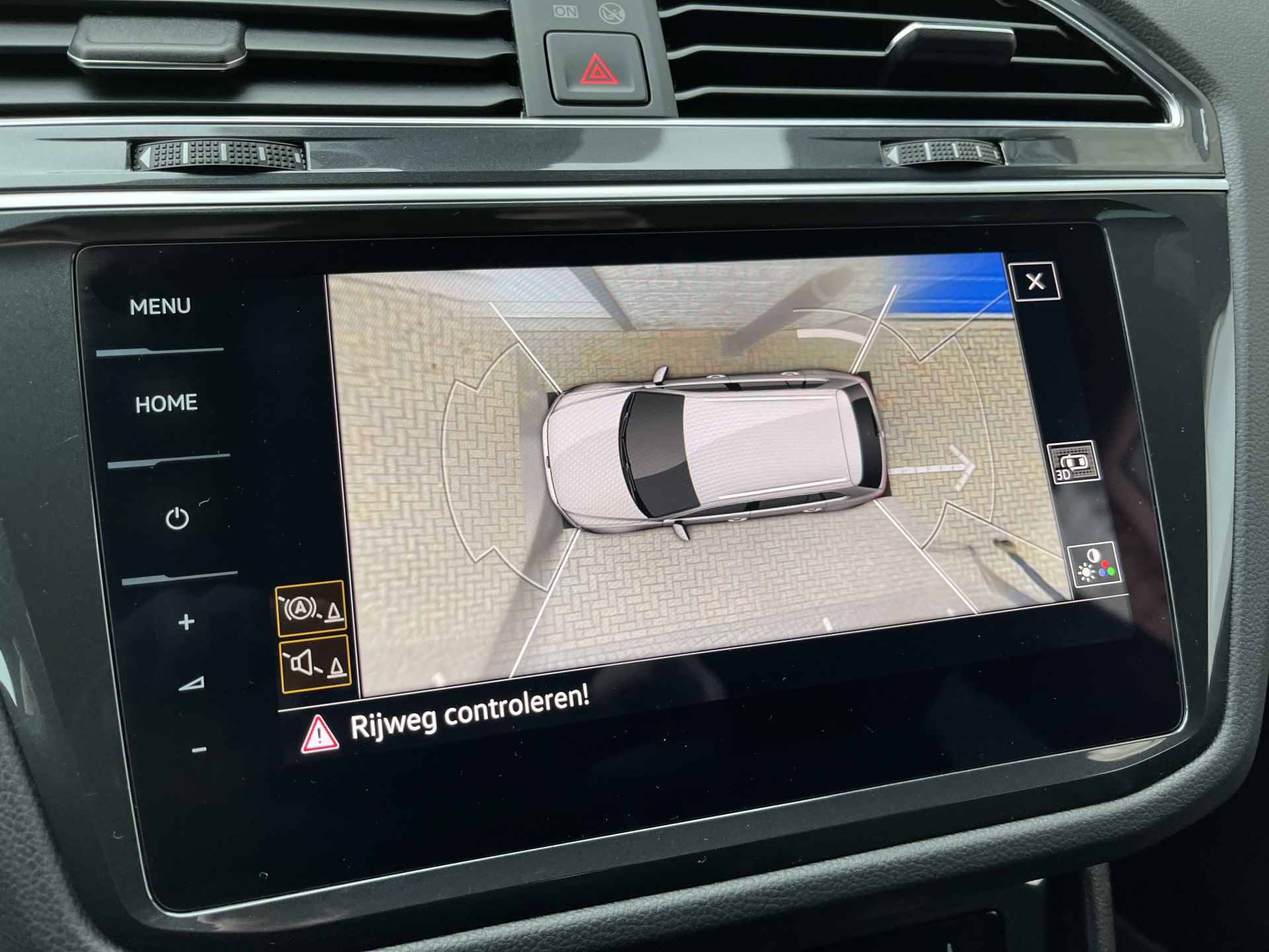 Volkswagen Tiguan 1.4 TSI eHybrid 2x R-Line / AUTOMAAT/ PANO/ TREKHAAK/ 360 CAMERA/ PARK. SENSOREN/ DCC/DODE HOEK/ LEDEREN MEMORY SEATS/ STOEL VERWARM. V EN A/ KEYLESS/ HEAD UP DISPLAY/ STUUR VERWARM./ ADAPT. CRUISE/ APP CONNECT/ - 24/57