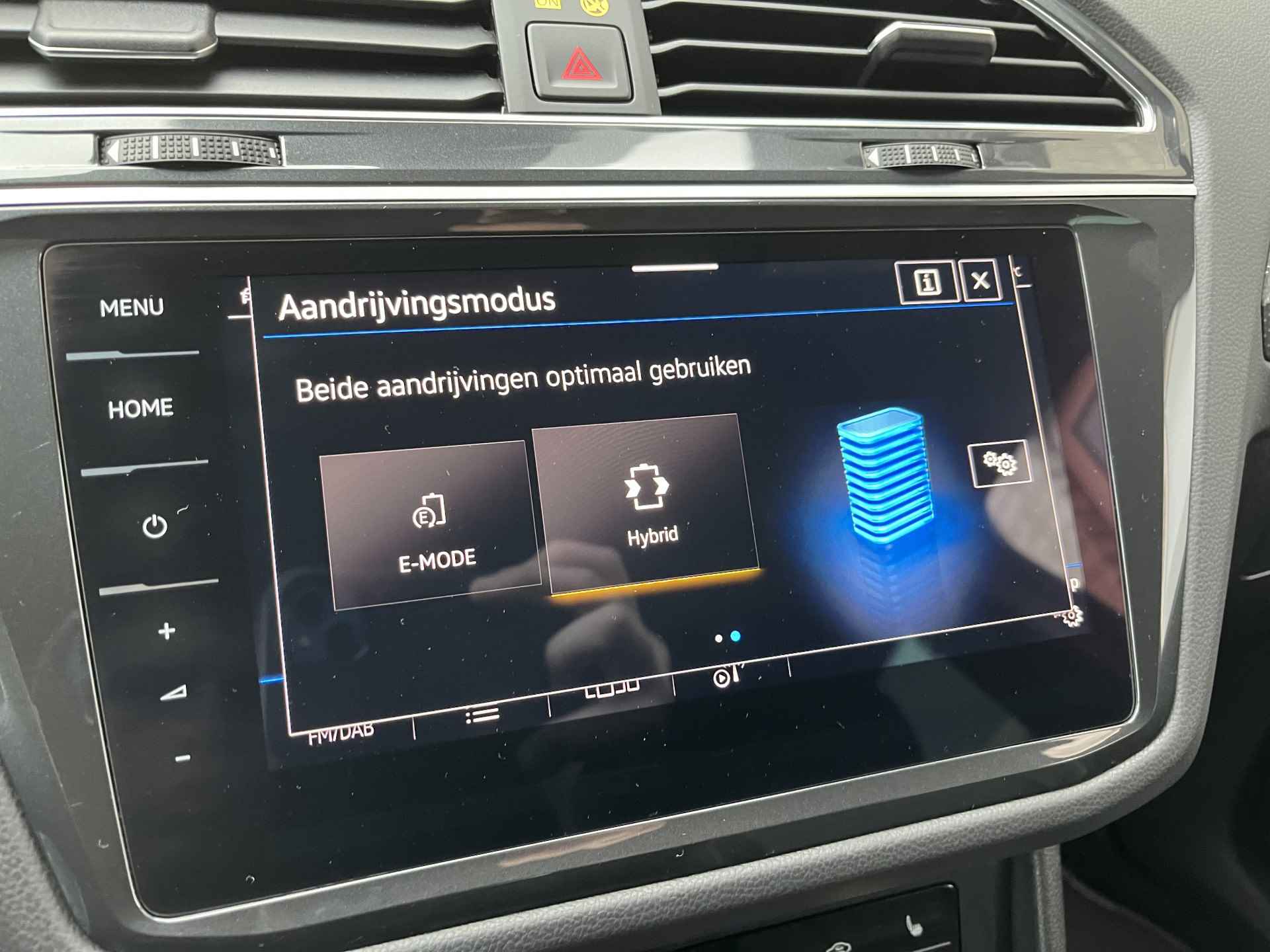 Volkswagen Tiguan 1.4 TSI eHybrid 2x R-Line / AUTOMAAT/ PANO/ TREKHAAK/ 360 CAMERA/ PARK. SENSOREN/ DCC/DODE HOEK/ LEDEREN MEMORY SEATS/ STOEL VERWARM. V EN A/ KEYLESS/ HEAD UP DISPLAY/ STUUR VERWARM./ ADAPT. CRUISE/ APP CONNECT/ - 27/57