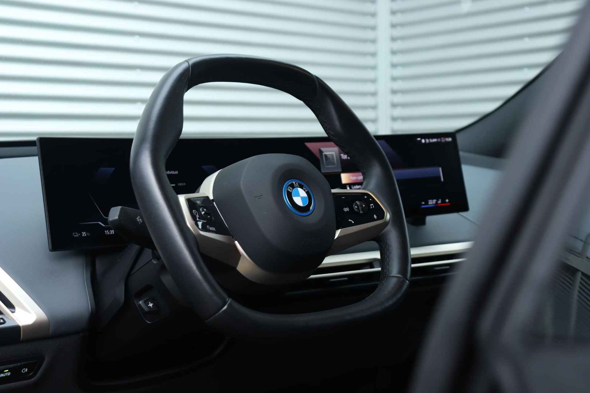 BMW iX xDrive40 | High Executive | Sportpakket | Business Edition Plus | Driving Assistant Prof. | Parking Assistant Prof. | Trekhaak | Harman Kardon | Comfort Access | Warmte Comfort Pakket | Sky Lounge | 22''LMV - 16/39