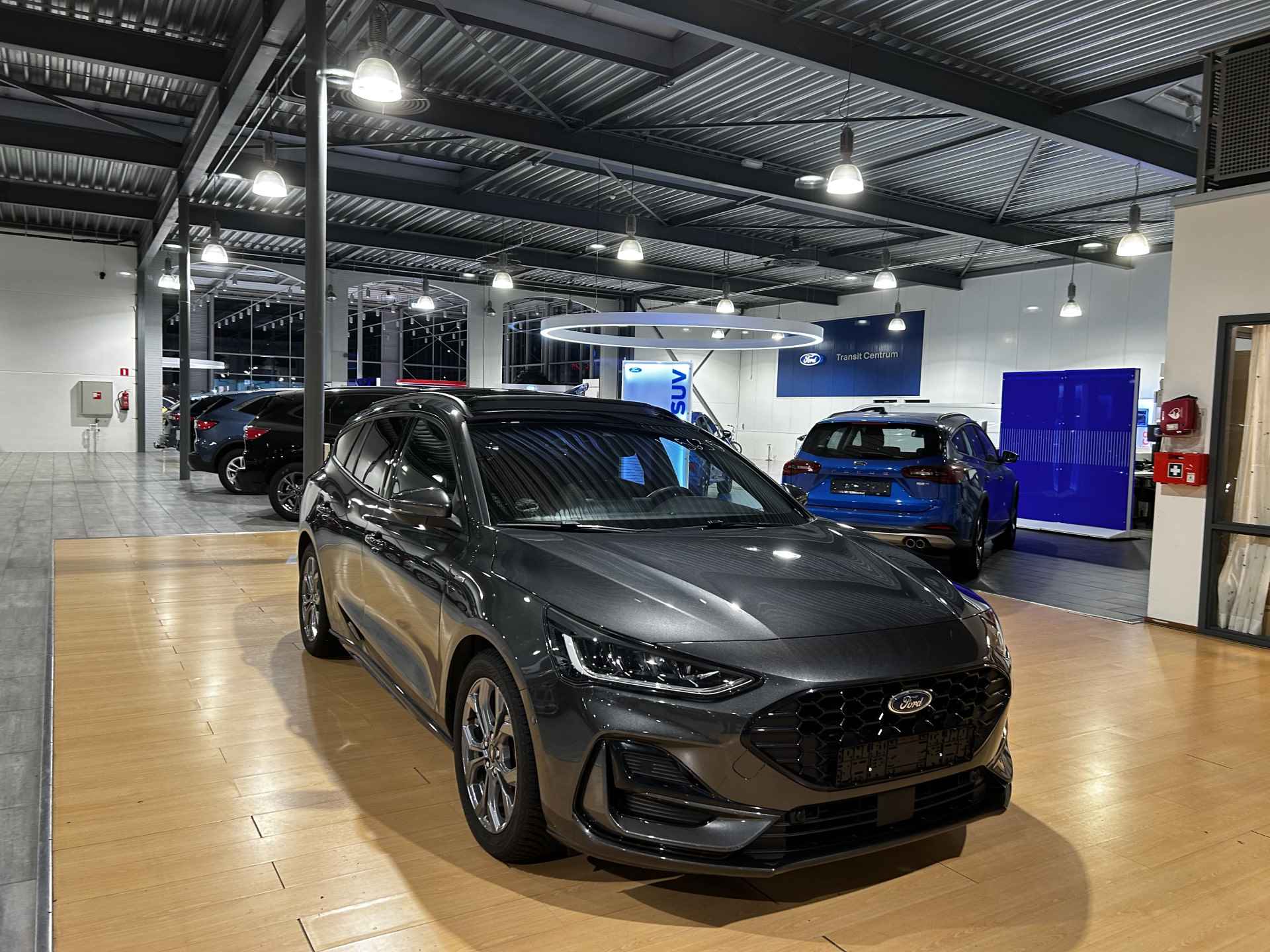 Ford FOCUS Wagon EcoBoost 125PK Hybrid ST Line | Pano I AGR stoelen I Sync4 I Camera I All season I fabr. gar. tm 09-2027 - 3/26