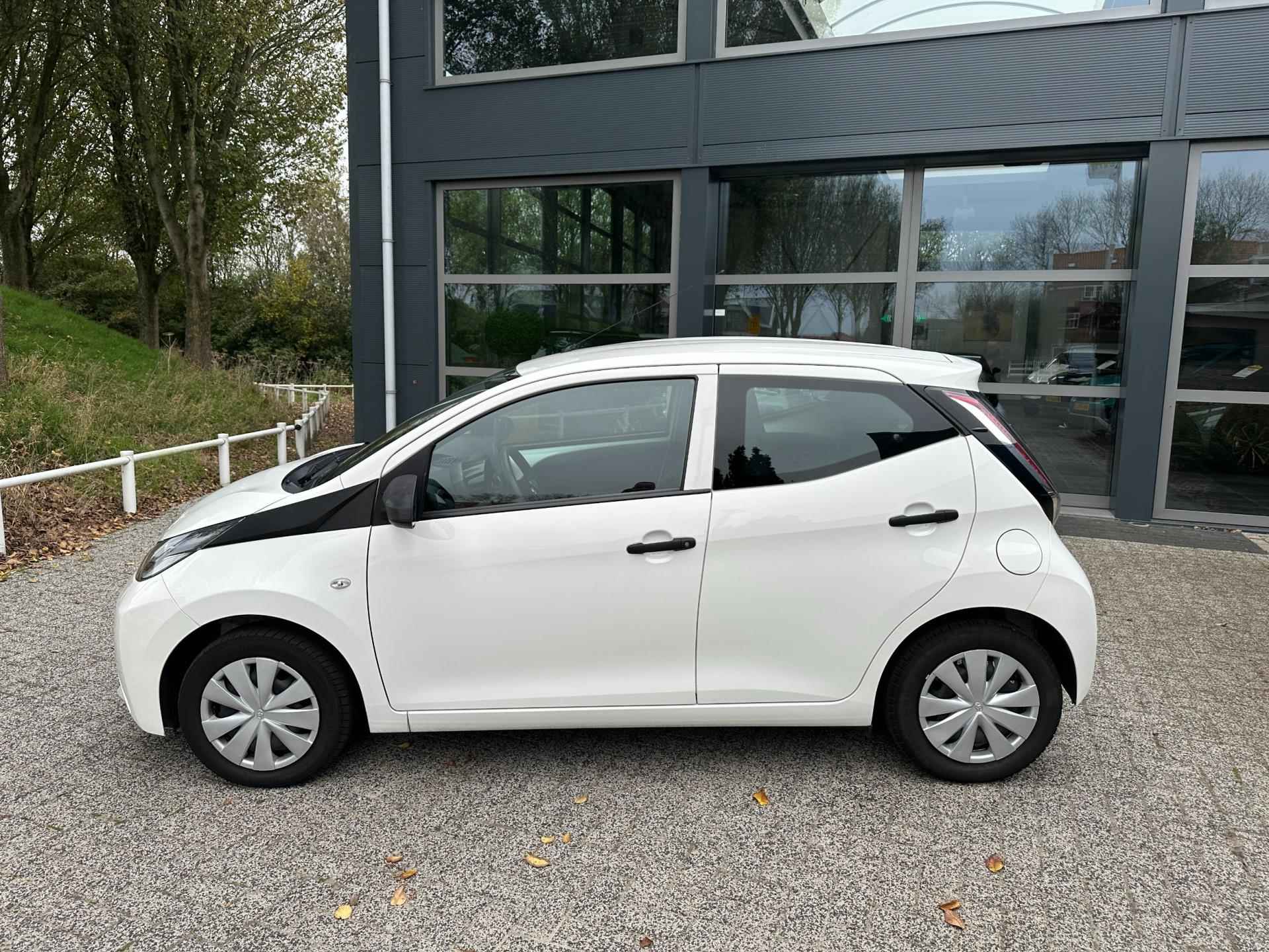 Toyota Aygo 1.0 VVT-i x-fun airco - 2/20