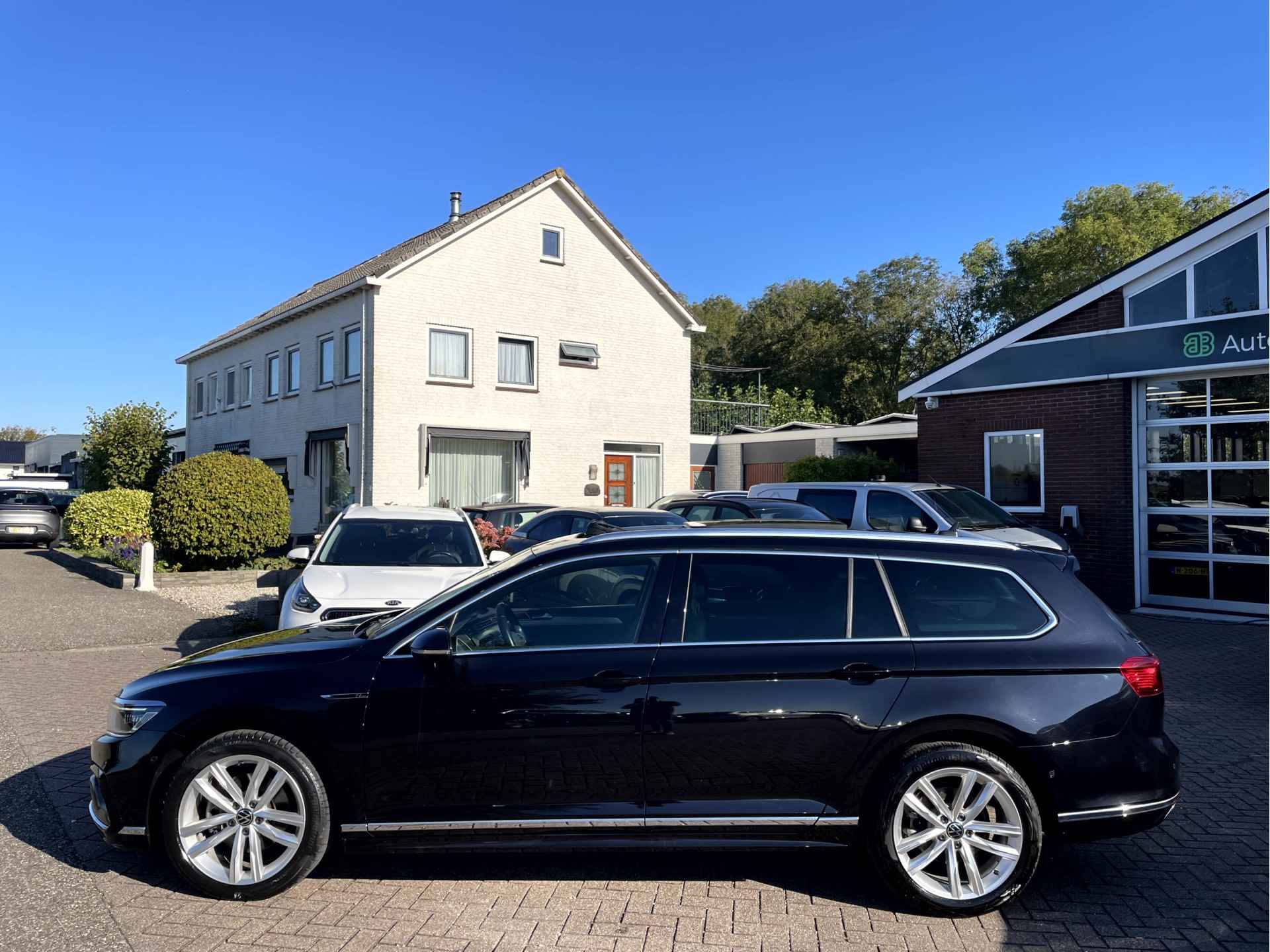 Volkswagen Passat Variant 2.0 TDI R-Line Business + NL. Auto, Vol opties! - 2/36