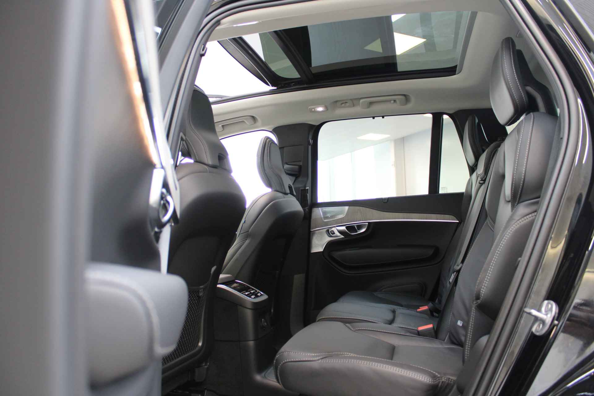 Volvo XC90 T8 455PK Ultra Dark | Full Options! | Massage | Luchtvering | B&W Audio | Trekhaak | Gelam Glas - 68/85