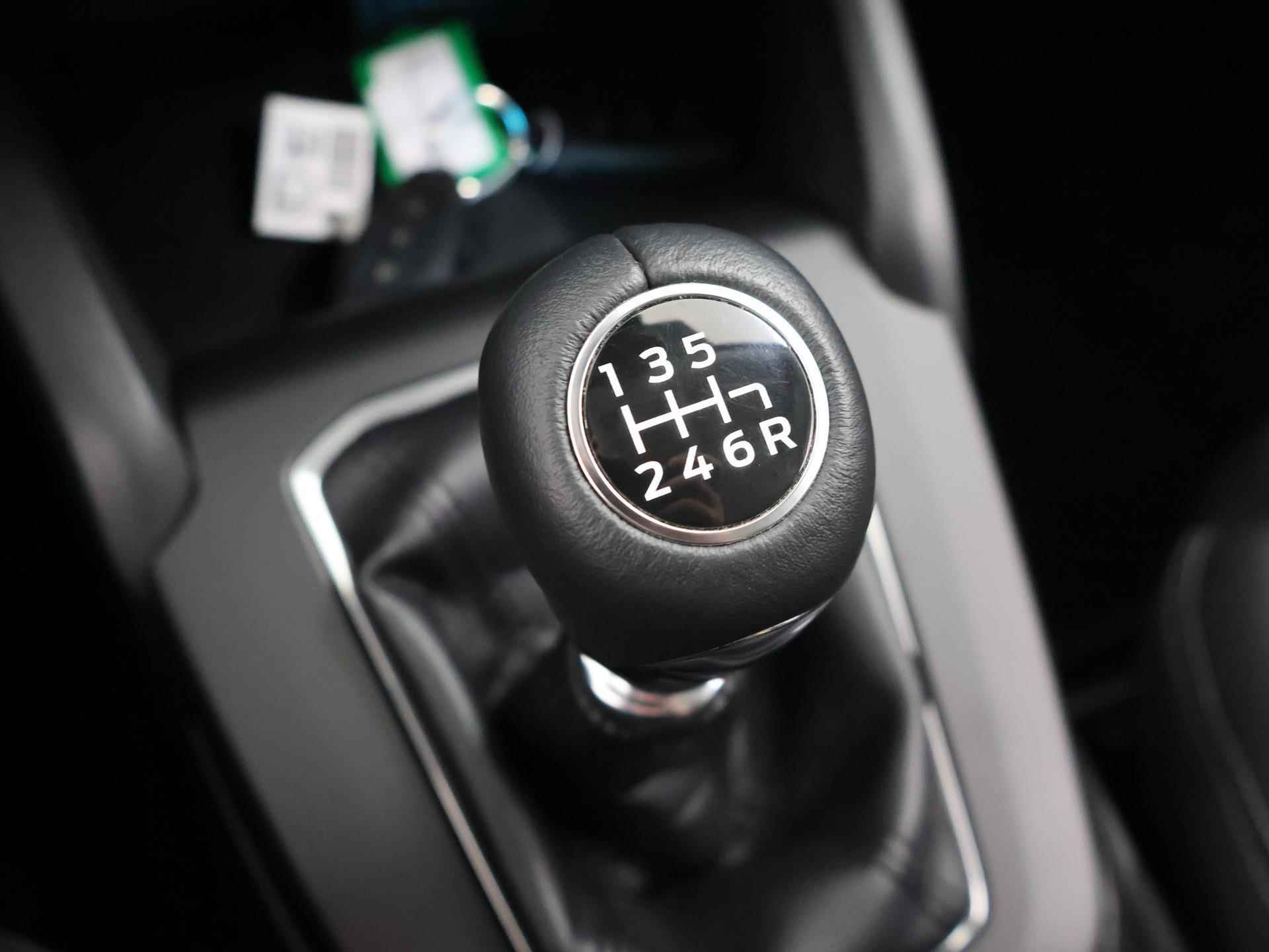 Ford Focus 1.0 EcoBoost Hybrid Titanium | Winterpack | Parkeersensoren | Navigatie | Climate Control | - 26/37