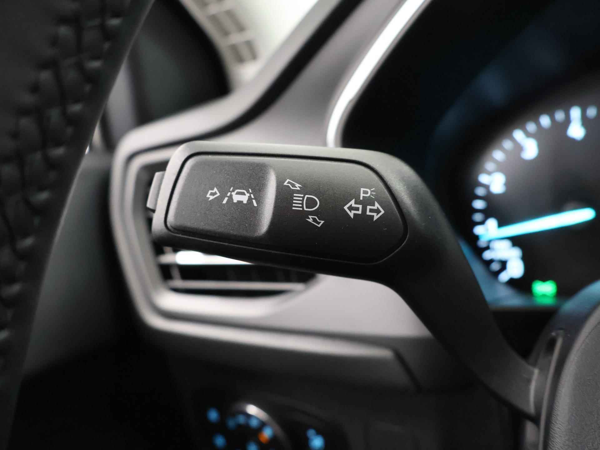 Ford Focus 1.0 EcoBoost Hybrid Titanium | Winterpack | Parkeersensoren | Navigatie | Climate Control | - 31/37