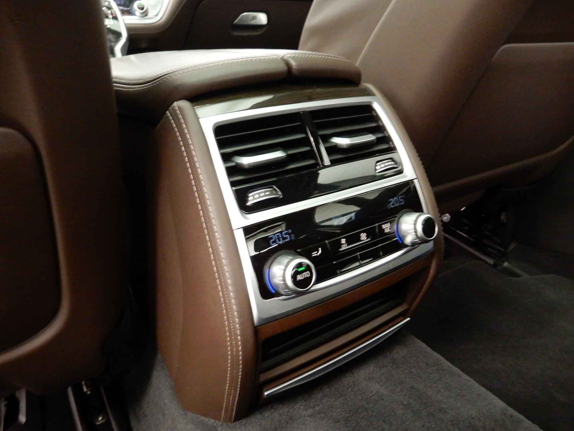 BMW 7 Serie Sedan 740i High Executive | Soft Close / Camera / Laser / Schuifdak / Stoelventielatie / Head-up / Alu wielen 20 inch - 25/40