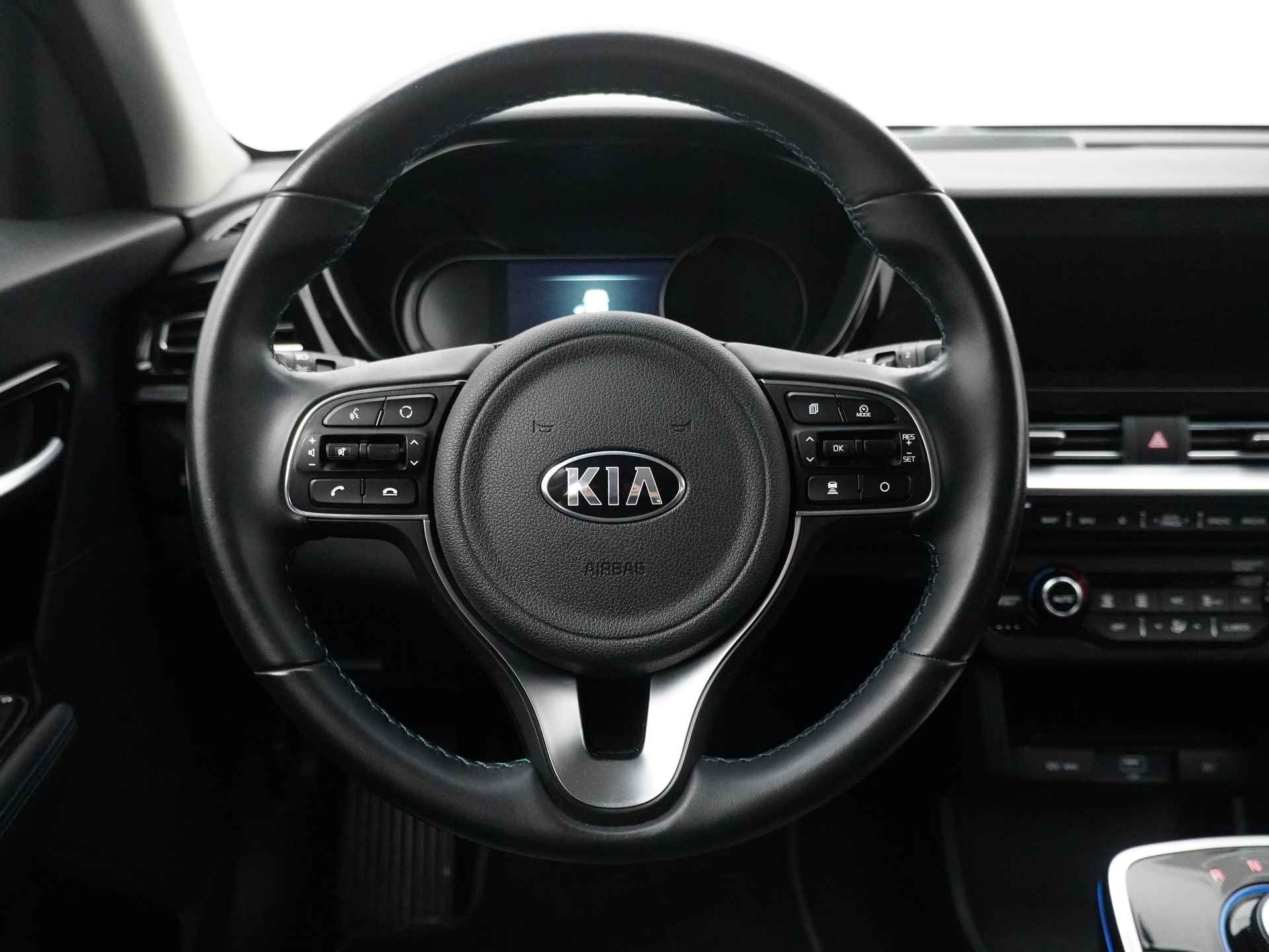 Kia e-Niro DynamicLine 64kWh * Subsidie voor deze auto beschikbaar * - Navigatie - Camera - Cruise control - 1/2 lederen bekleding  - Fabrieksgarantie tot 01-2028 - 38/50