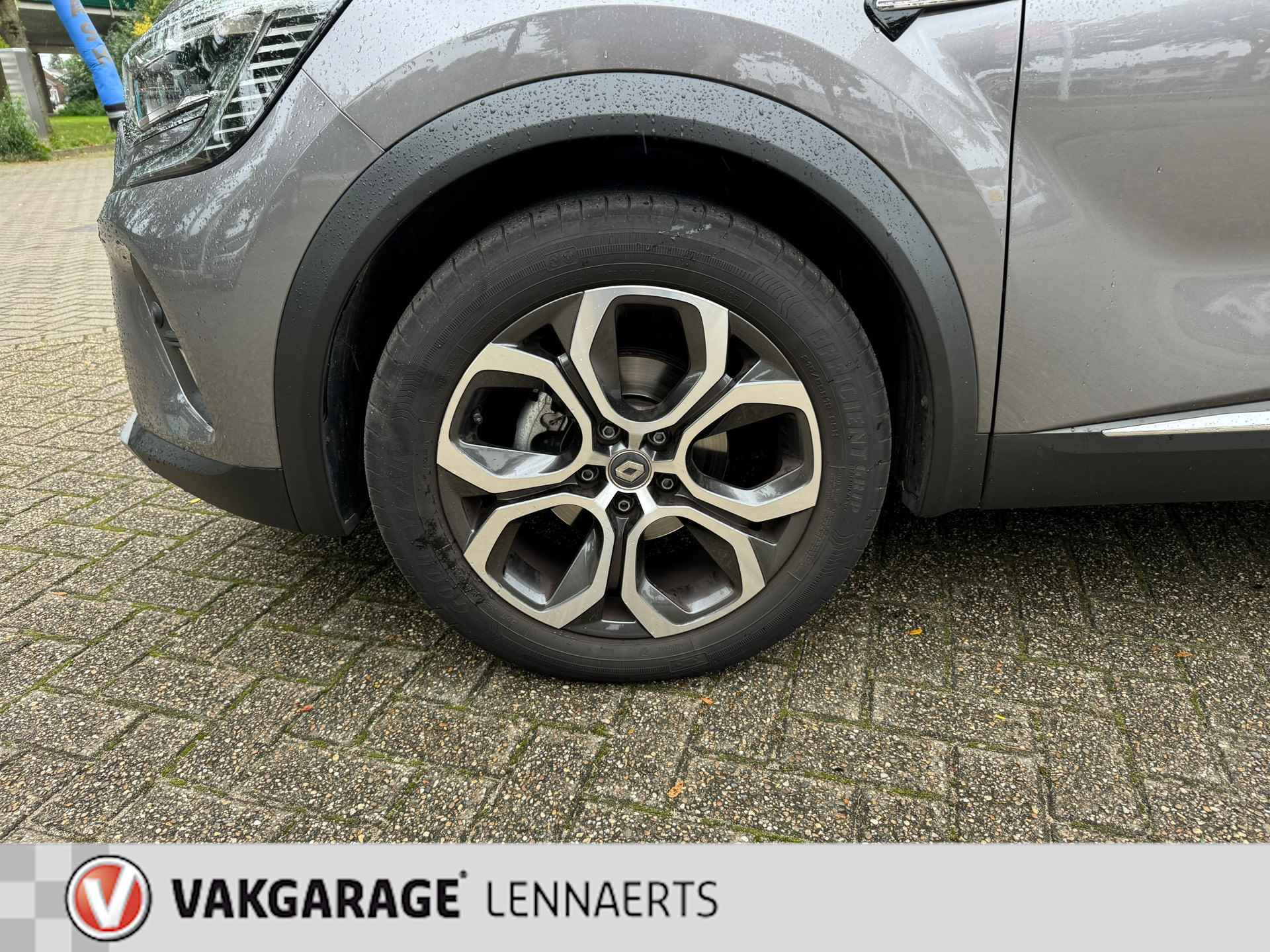 Renault Captur 1.3 TCe 140 Intens, Navi, 18", ECC, trekhaak, ect. Rijklaarprijs / 12 mnd garantie - 4/23