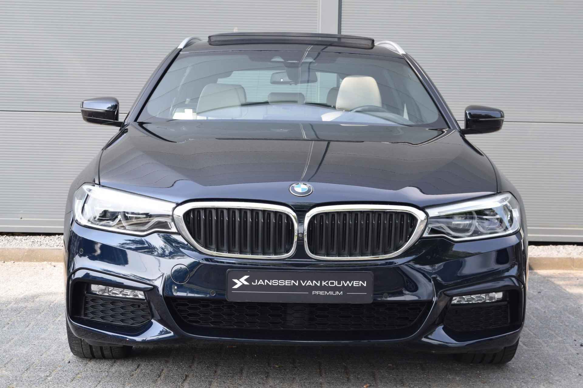 BMW 5-serie Touring 520i High Executive / Head-UP / M-sport / Panoramadak / Leder - 2/61