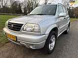 Suzuki Grand Vitara 2.5 V6 met airco en trekhaak