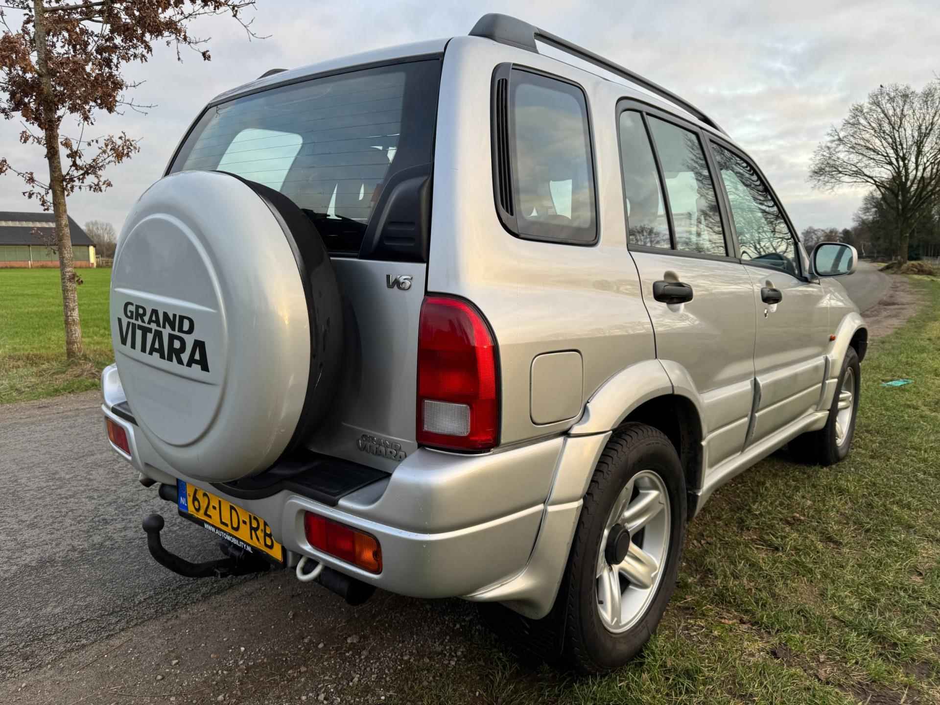 Suzuki Grand Vitara 2.5 V6 met airco en trekhaak - 2/24