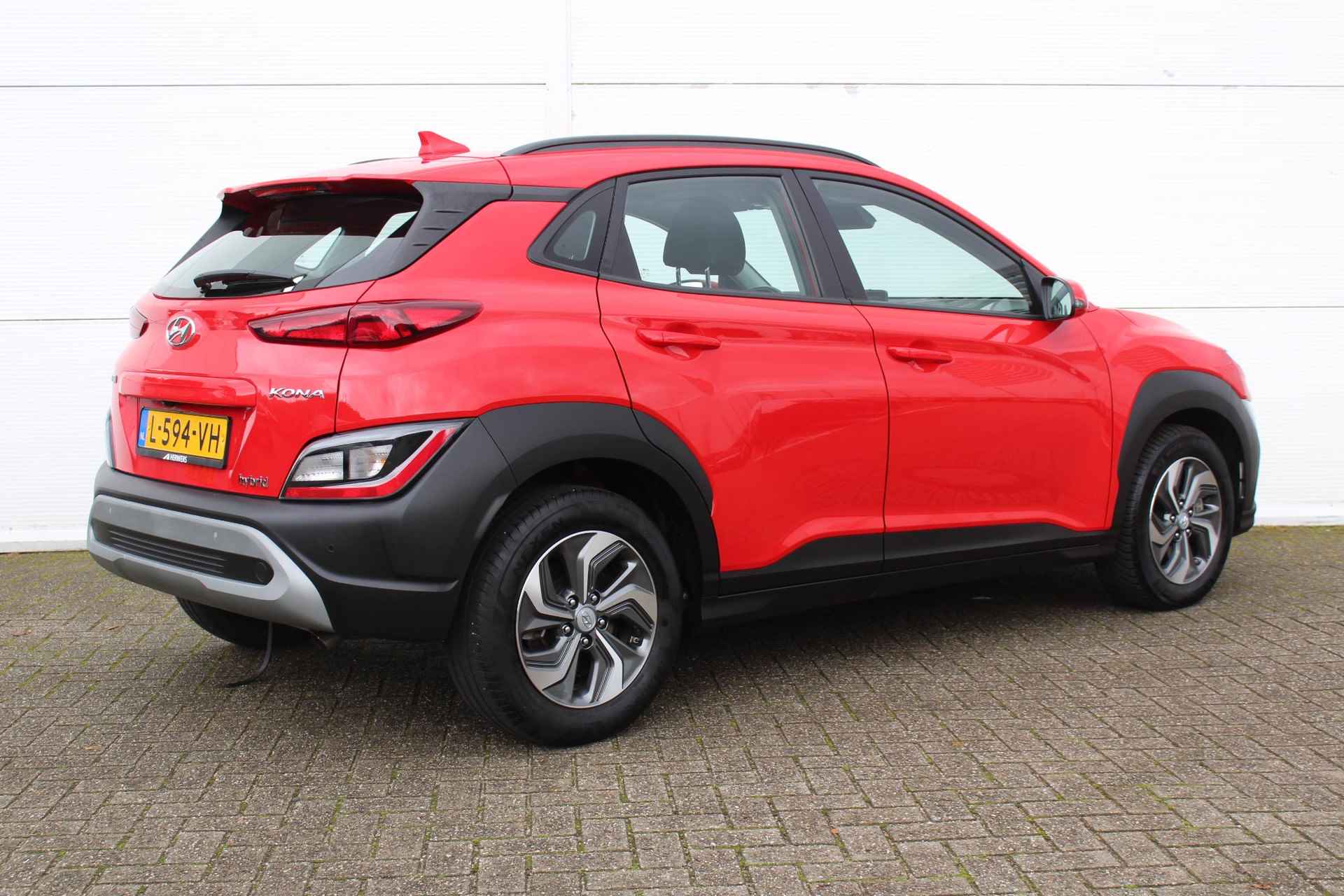 Hyundai Kona 1.6 GDI HEV Comfort Smart / Navigatie + Apple Carplay/Android Auto / Achteruitrijcamera / Climate control / Adaptieve Cruise Control / Krell Audiosysteem / - 3/42