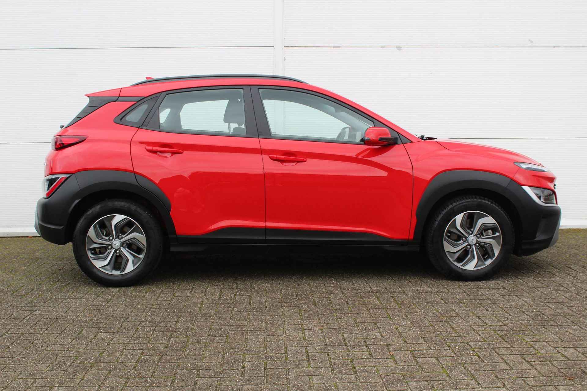 Hyundai Kona 1.6 GDI HEV Comfort Smart / Navigatie + Apple Carplay/Android Auto / Achteruitrijcamera / Climate control / Adaptieve Cruise Control / Krell Audiosysteem / - 16/42