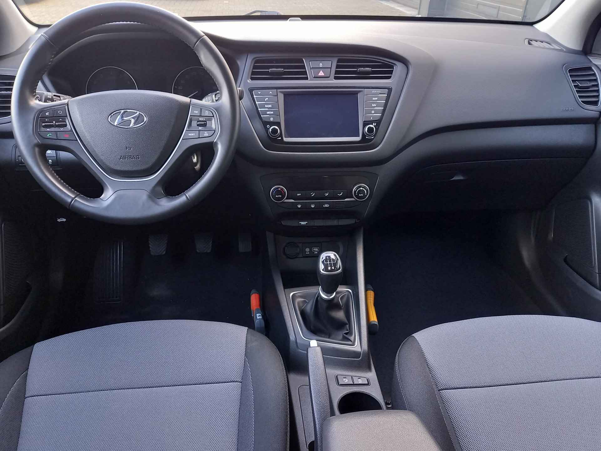 Hyundai i20 1.0 T-GDI Comfort met o.a. Navigatie en Camera! - 6/38