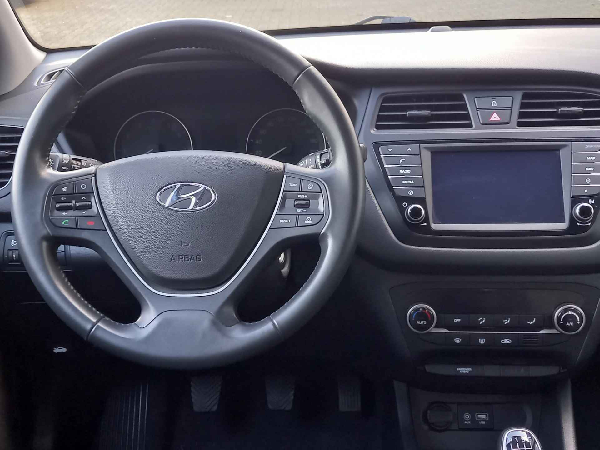 Hyundai i20 1.0 T-GDI Comfort met o.a. Navigatie en Camera! - 24/38