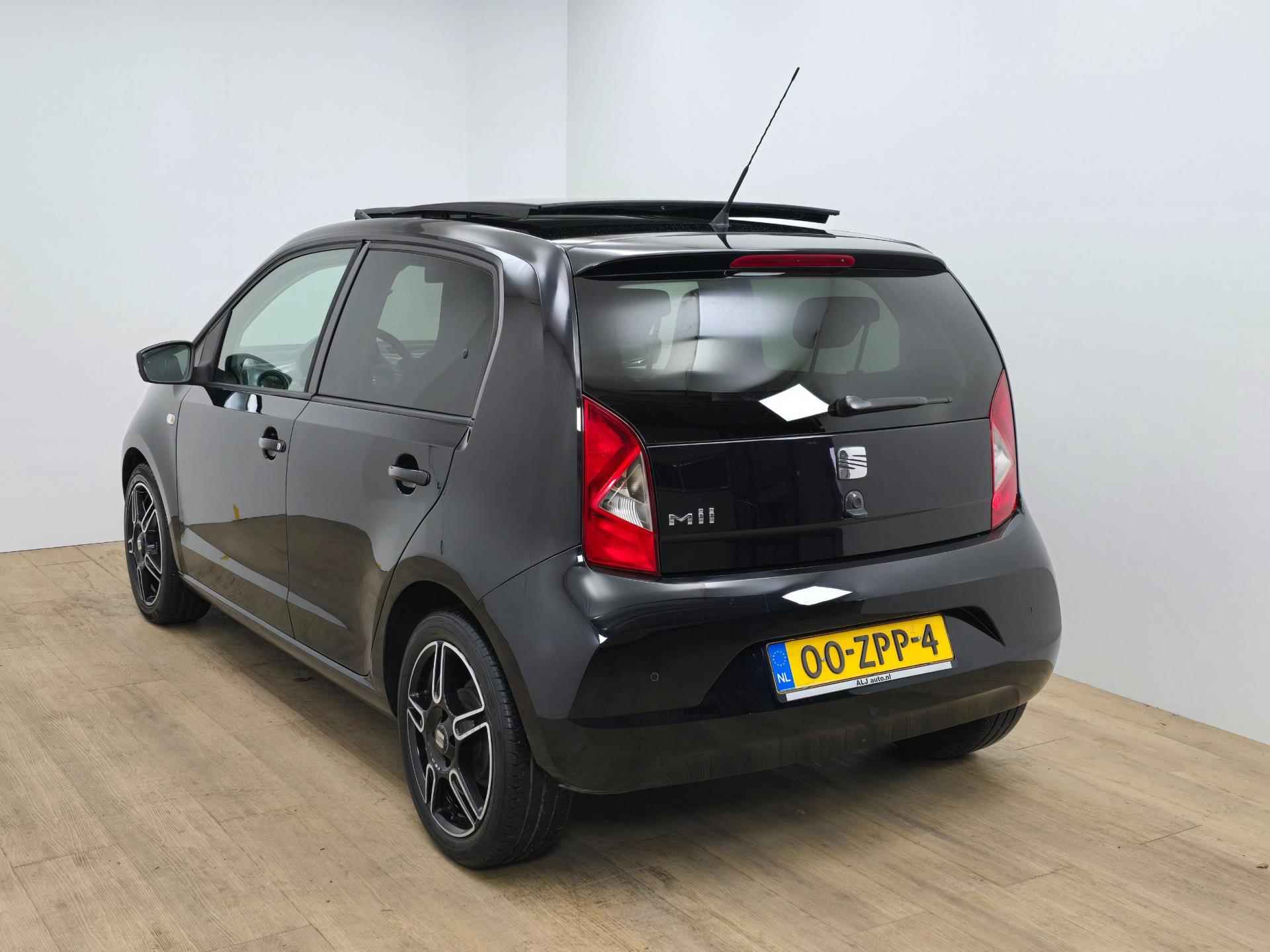 Seat Mii Occasion 1.0 Style Sport met panoramadak | Unieke uitvoering met cruisecontrol | Tweedehands Seat Mii Sport in zwart |ALJ - 4/38