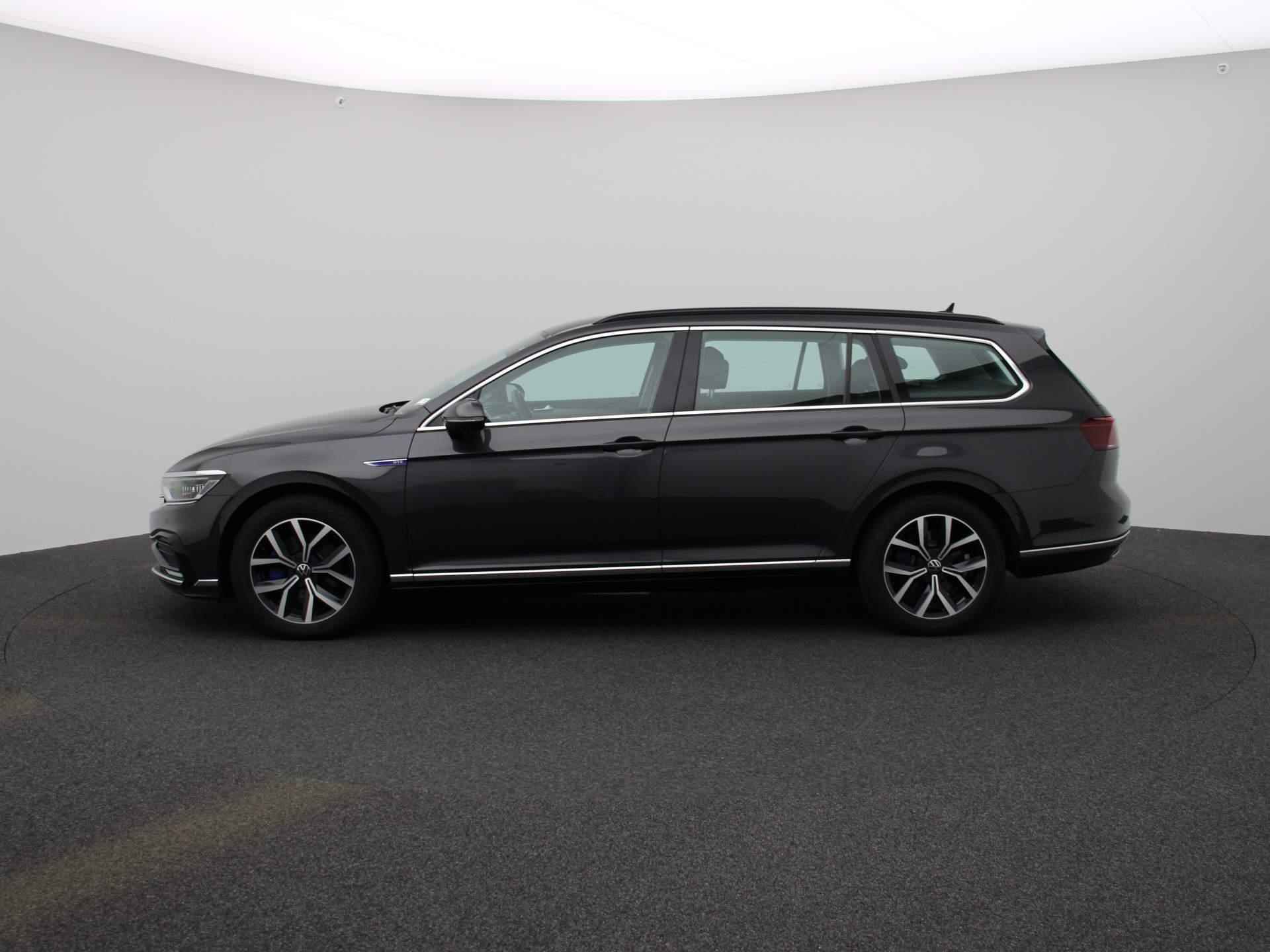 Volkswagen Passat 1.4 TSI PHEV GTE Business 218 PK | Automaat | Navigatie | Camera | Trekhaak | Adaptive Cruise Control | Climate Control | Stoelverwarming | LED | Lichtmetalen velgen | - 4/43