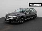 Volkswagen Passat 1.4 TSI PHEV GTE Business 218 PK | Automaat | Navigatie | Camera | Trekhaak | Adaptive Cruise Control | Climate Control | Stoelverwarming | LED | Lichtmetalen velgen |