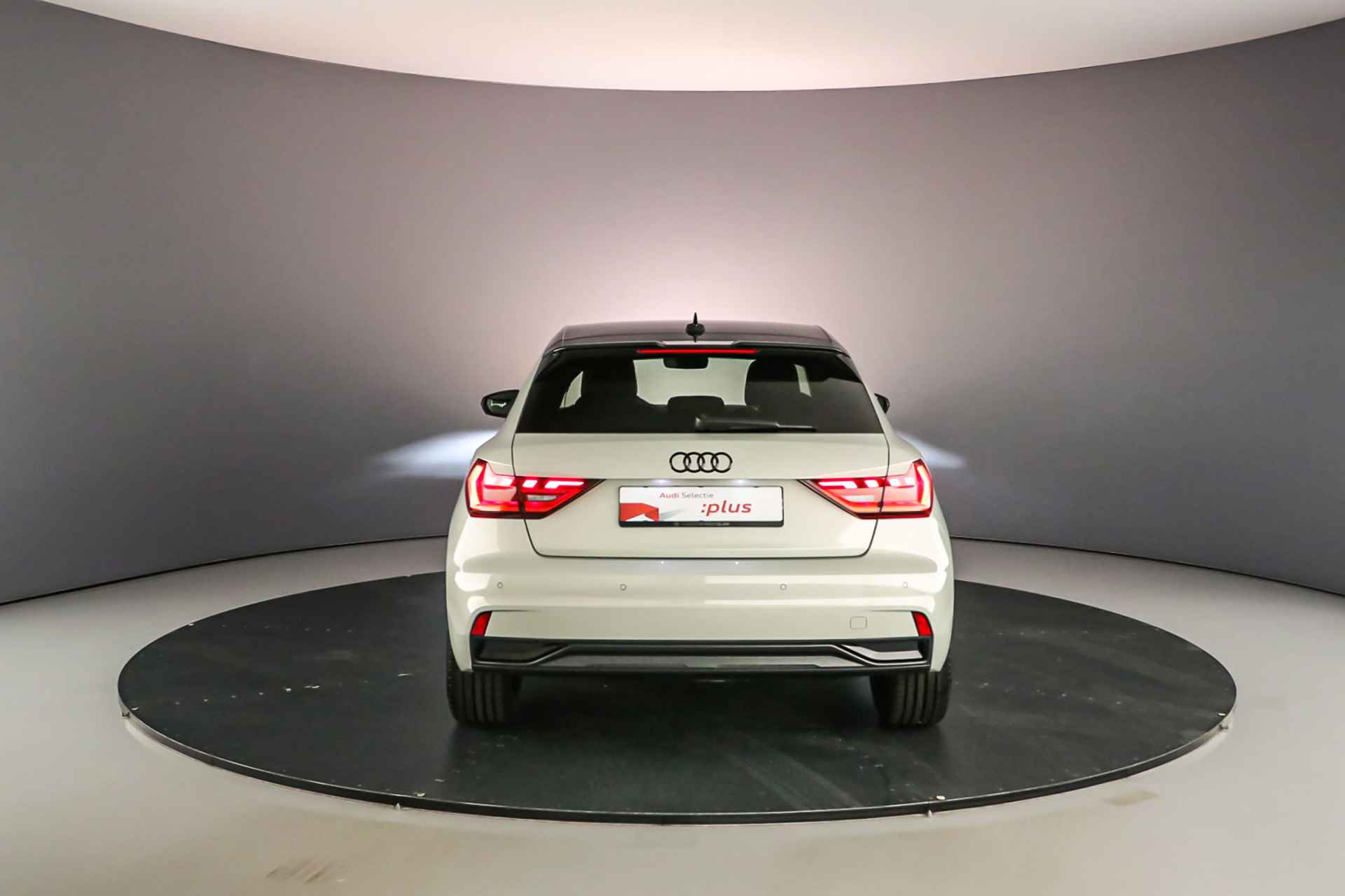 Audi A1 Sportback Advanced Edition 35 TFSI 150pk | Sonos | S-Line | Navi | LED | Adapt. Cruise | Sfeerverlichting | 18 inch | Keyless | Stoelverwarming | Optiek Zwart - 4/44