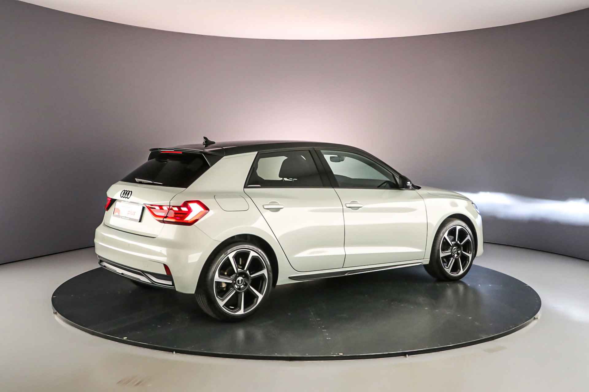 Audi A1 Sportback Advanced Edition 35 TFSI 150pk | Sonos | S-Line | Navi | LED | Adapt. Cruise | Sfeerverlichting | 18 inch | Keyless | Stoelverwarming | Optiek Zwart - 5/44