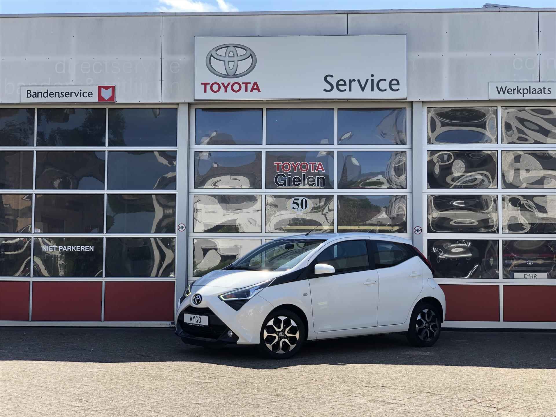 Toyota Aygo 1.0 VVT-i x-joy | Apple CarPlay/Android Auto, lichtmetalen velgen, Airconditioning, In hoogte verstelbare stoel, Parkeercamera - 3/34