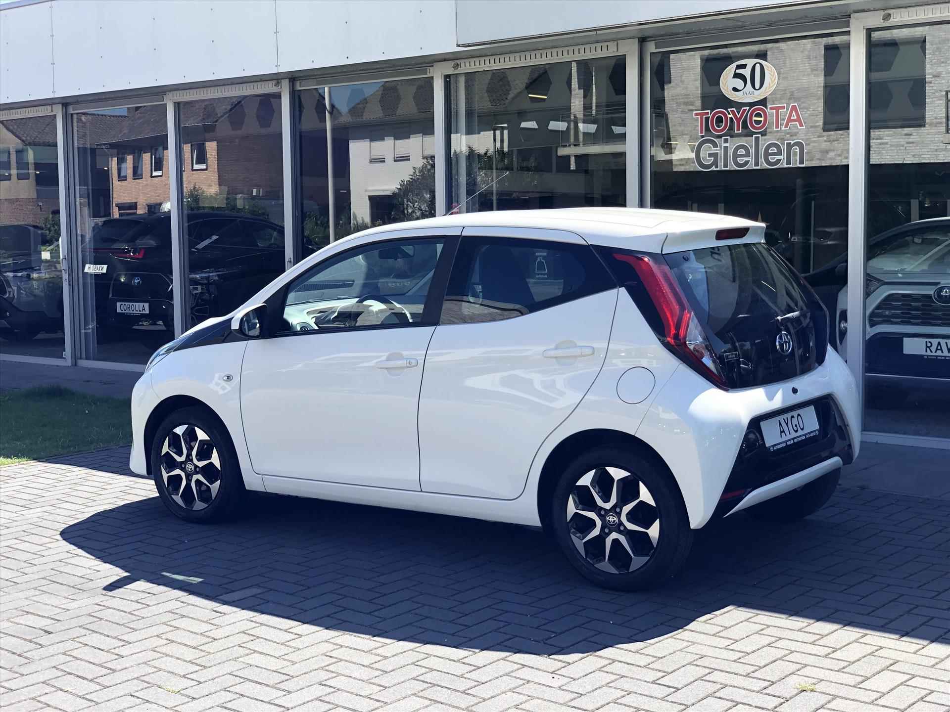 Toyota Aygo 1.0 VVT-i x-joy | Apple CarPlay/Android Auto, lichtmetalen velgen, Airconditioning, In hoogte verstelbare stoel, Parkeercamera - 5/34