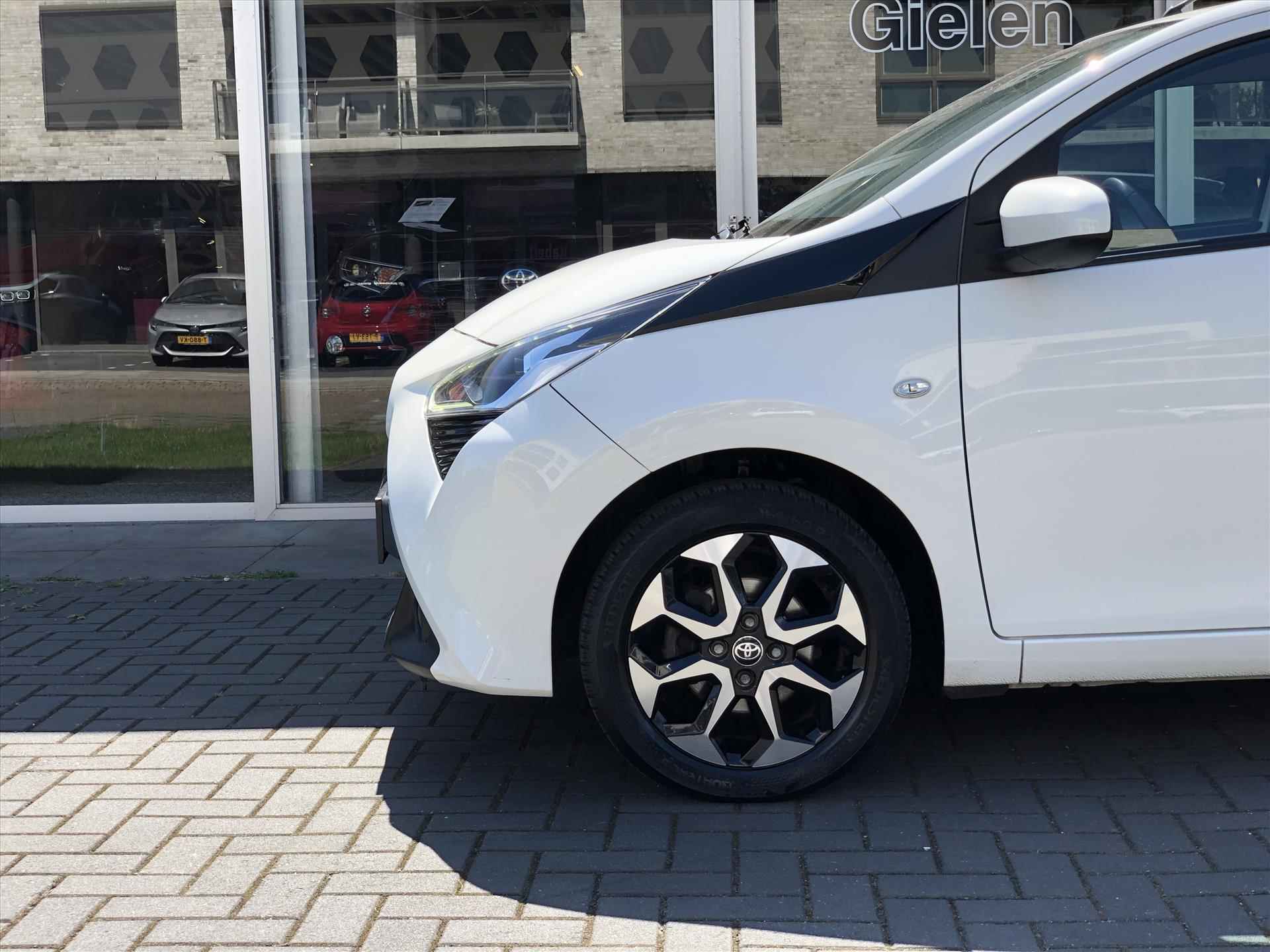 Toyota Aygo 1.0 VVT-i x-joy | Apple CarPlay/Android Auto, lichtmetalen velgen, Airconditioning, In hoogte verstelbare stoel, Parkeercamera - 6/34