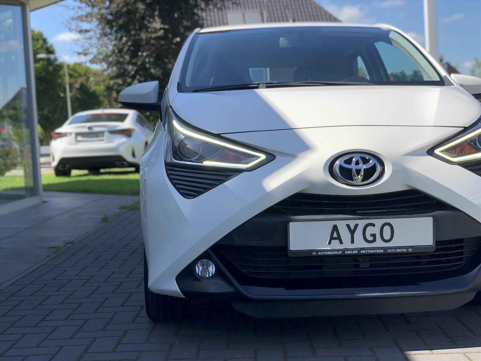 Toyota Aygo 1.0 VVT-i x-joy | Apple CarPlay/Android Auto, lichtmetalen velgen, Airconditioning, In hoogte verstelbare stoel, Parkeercamera - 9/34