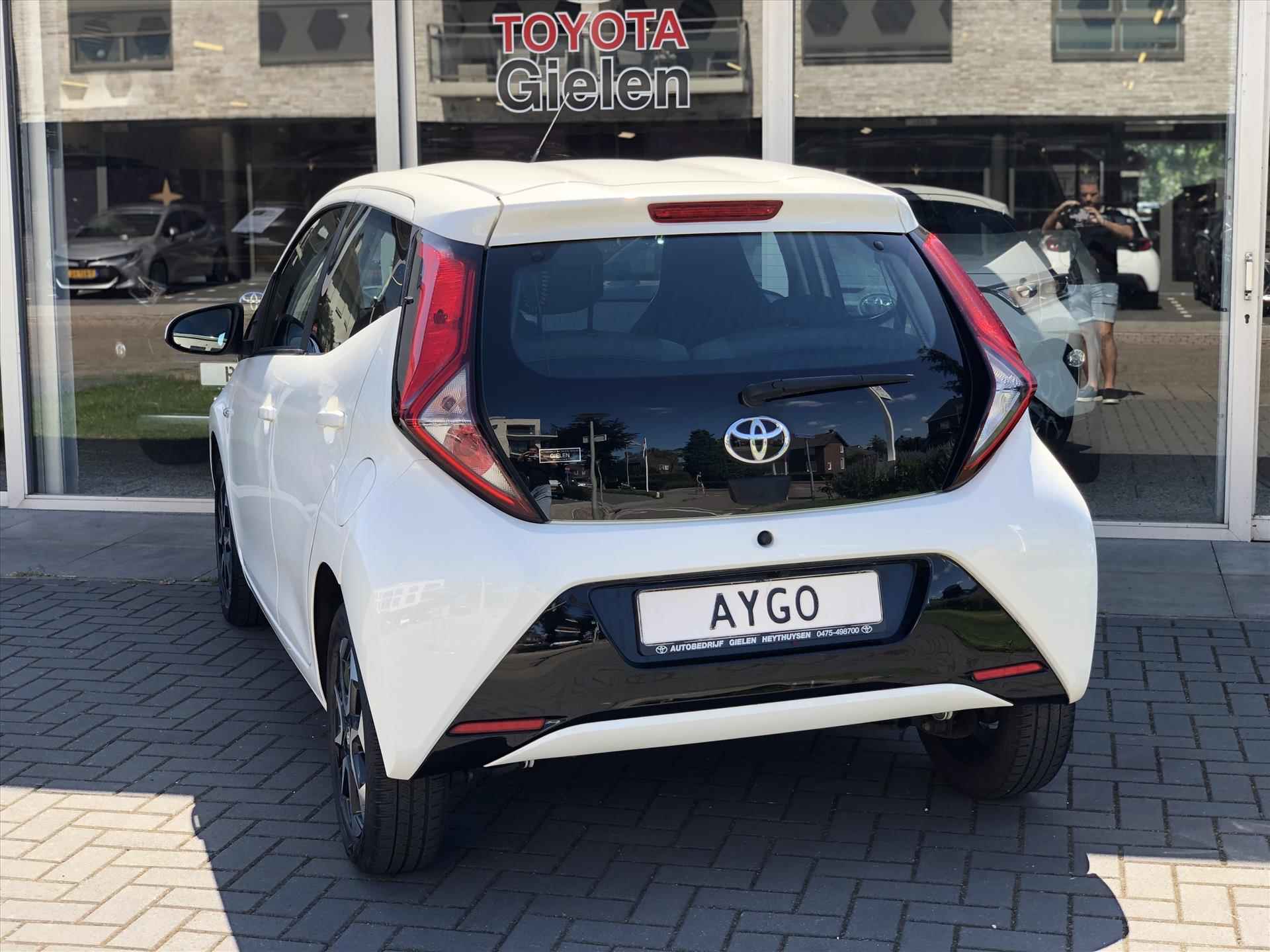 Toyota Aygo 1.0 VVT-i x-joy | Apple CarPlay/Android Auto, lichtmetalen velgen, Airconditioning, In hoogte verstelbare stoel, Parkeercamera - 11/34