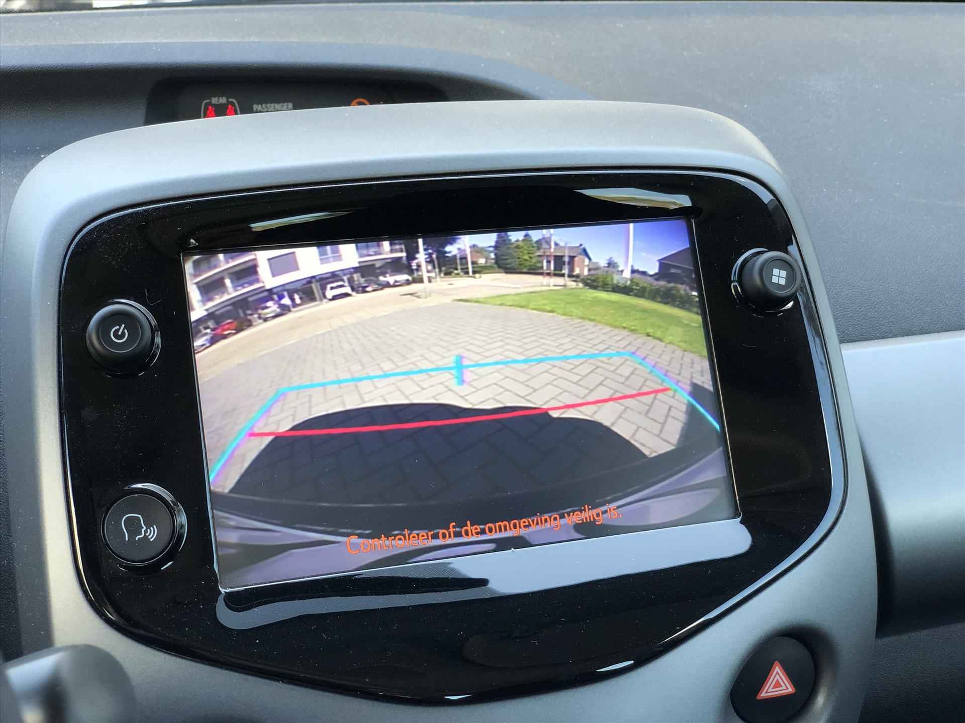 Toyota Aygo 1.0 VVT-i x-joy | Apple CarPlay/Android Auto, lichtmetalen velgen, Airconditioning, In hoogte verstelbare stoel, Parkeercamera - 22/34