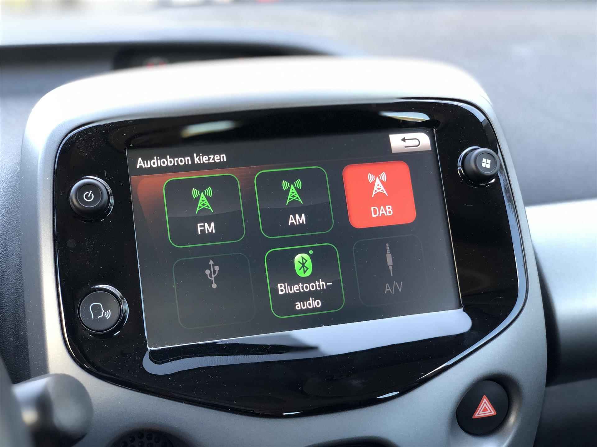 Toyota Aygo 1.0 VVT-i x-joy | Apple CarPlay/Android Auto, lichtmetalen velgen, Airconditioning, In hoogte verstelbare stoel, Parkeercamera - 23/34