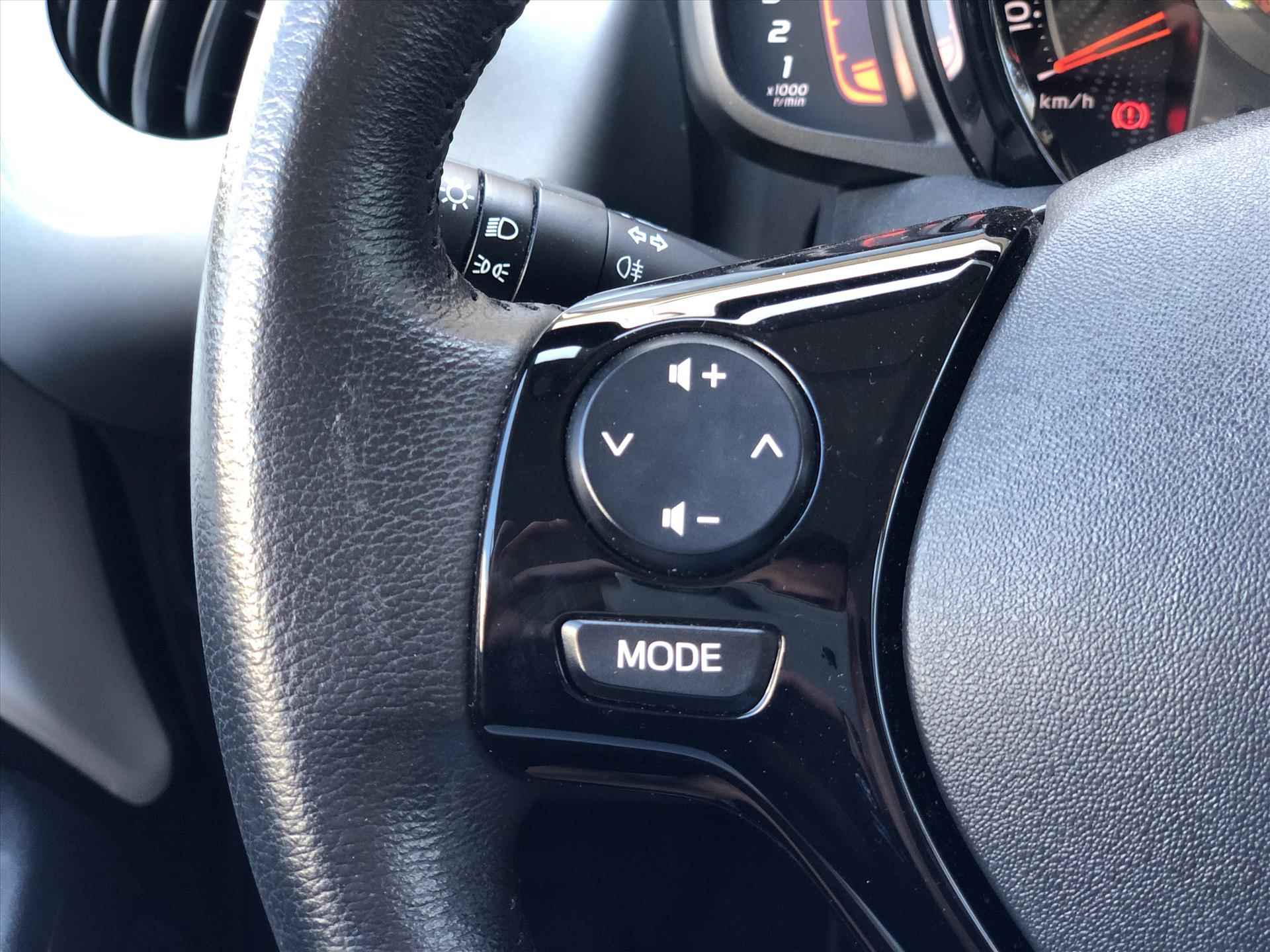 Toyota Aygo 1.0 VVT-i x-joy | Apple CarPlay/Android Auto, lichtmetalen velgen, Airconditioning, In hoogte verstelbare stoel, Parkeercamera - 27/34