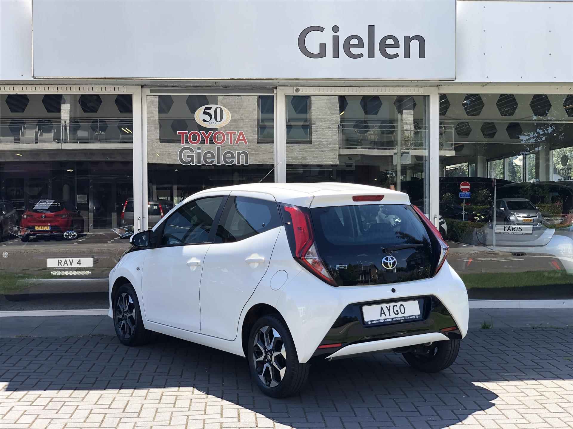 Toyota Aygo 1.0 VVT-i x-joy | Apple CarPlay/Android Auto, lichtmetalen velgen, Airconditioning, In hoogte verstelbare stoel, Parkeercamera - 34/34