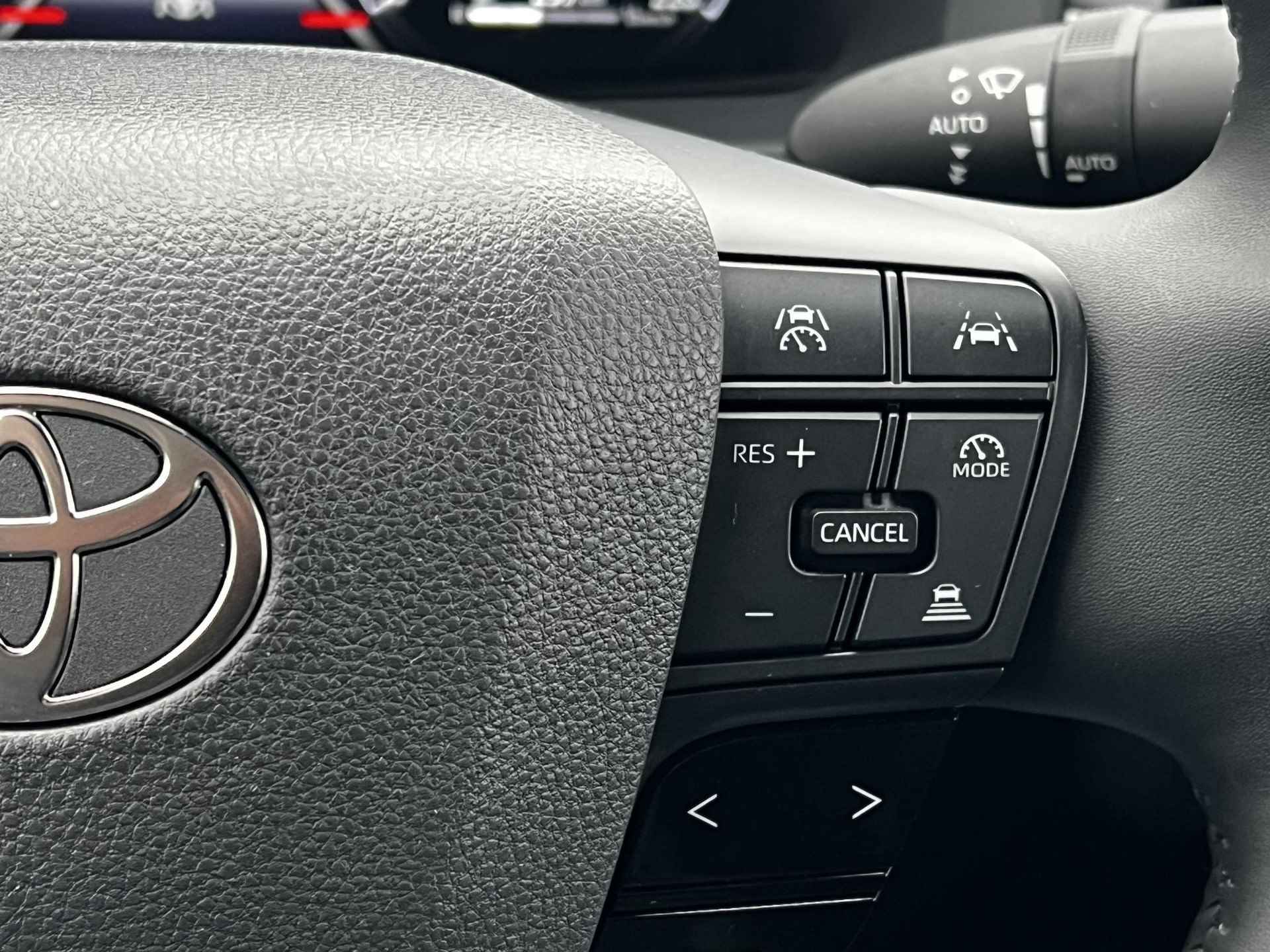 Toyota C-HR 1.8 Hybrid 140 First Edition Automaat / Navigatie groot scherm / BSM / Elek. Achterklep / Adap Cruise / Apple Carplay Android Auto / 18" Lichtmetalen wielen / - 13/54