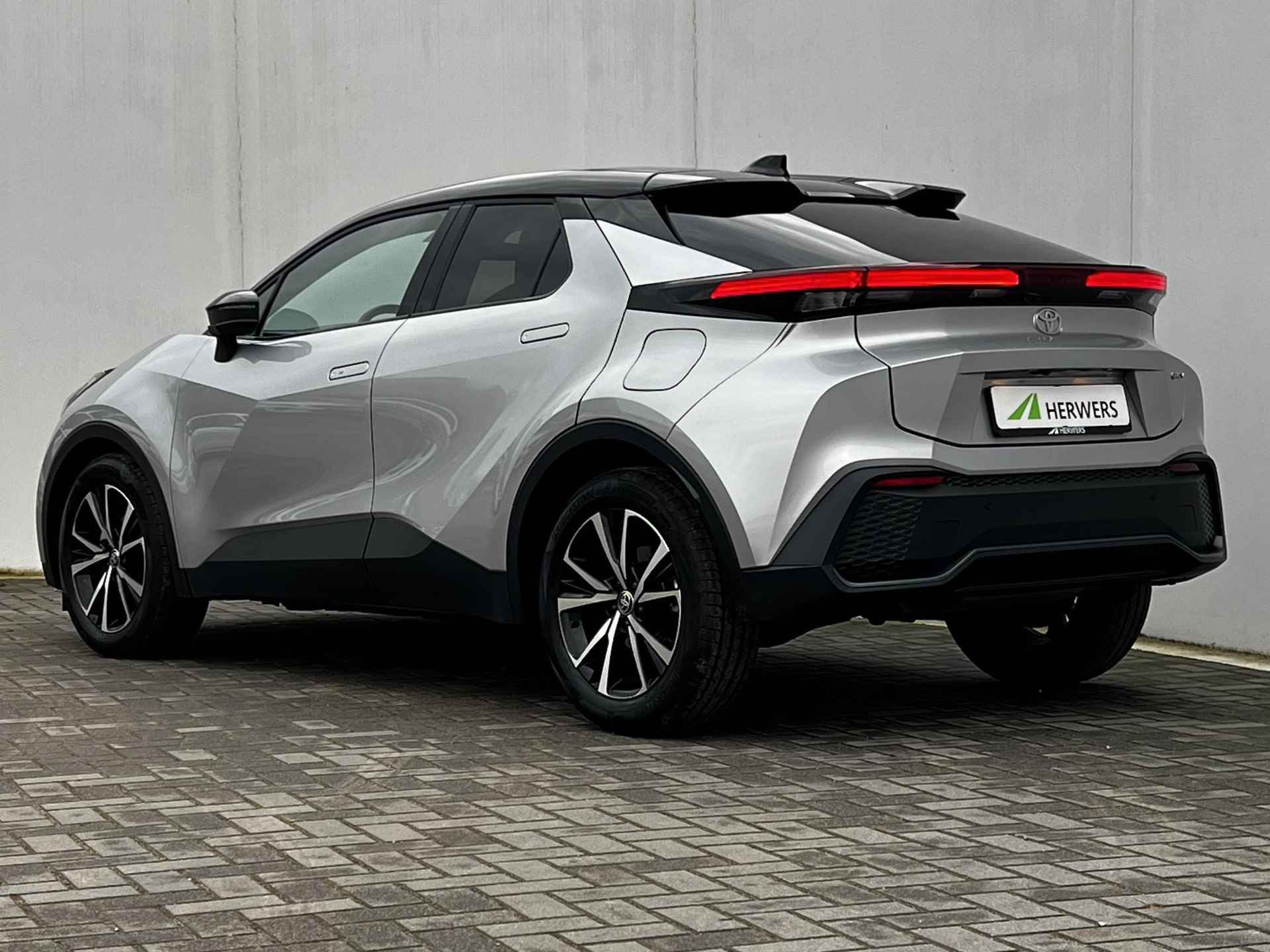 Toyota C-HR 1.8 Hybrid 140 First Edition Automaat / Navigatie groot scherm / BSM / Elek. Achterklep / Adap Cruise / Apple Carplay Android Auto / 18" Lichtmetalen wielen / - 21/54