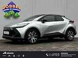 Toyota C-HR 1.8 Hybrid 140 First Edition Automaat / Navigatie groot scherm / BSM / Elek. Achterklep / Adap Cruise / Apple Carplay Android Auto / 18" Lichtmetalen wielen /