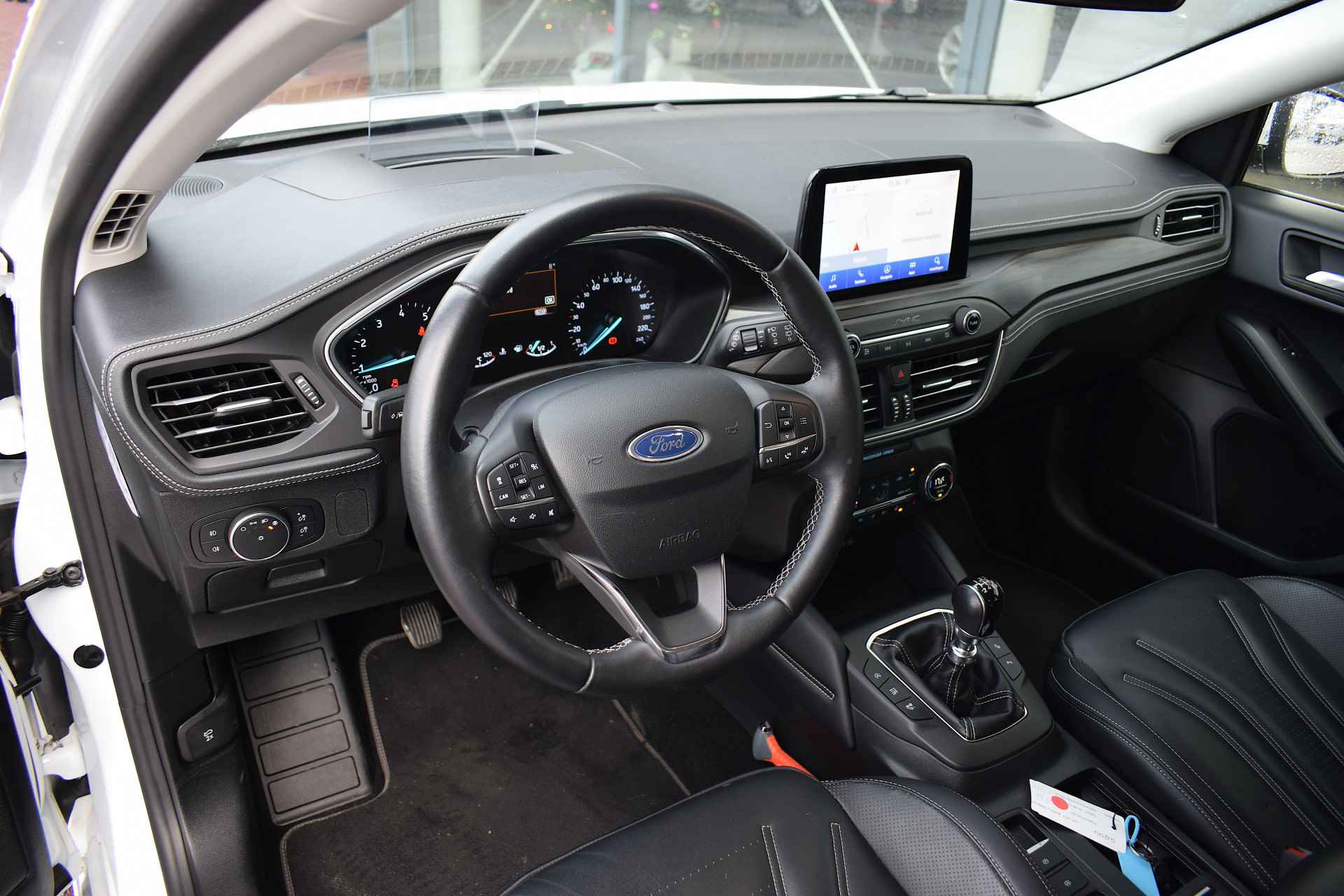 Ford FOCUS Wagon 1.0 EcoBoost Vignale | Trekhaak | CarPlay | Leer | Stuur en- Stoelverw. - 5/12