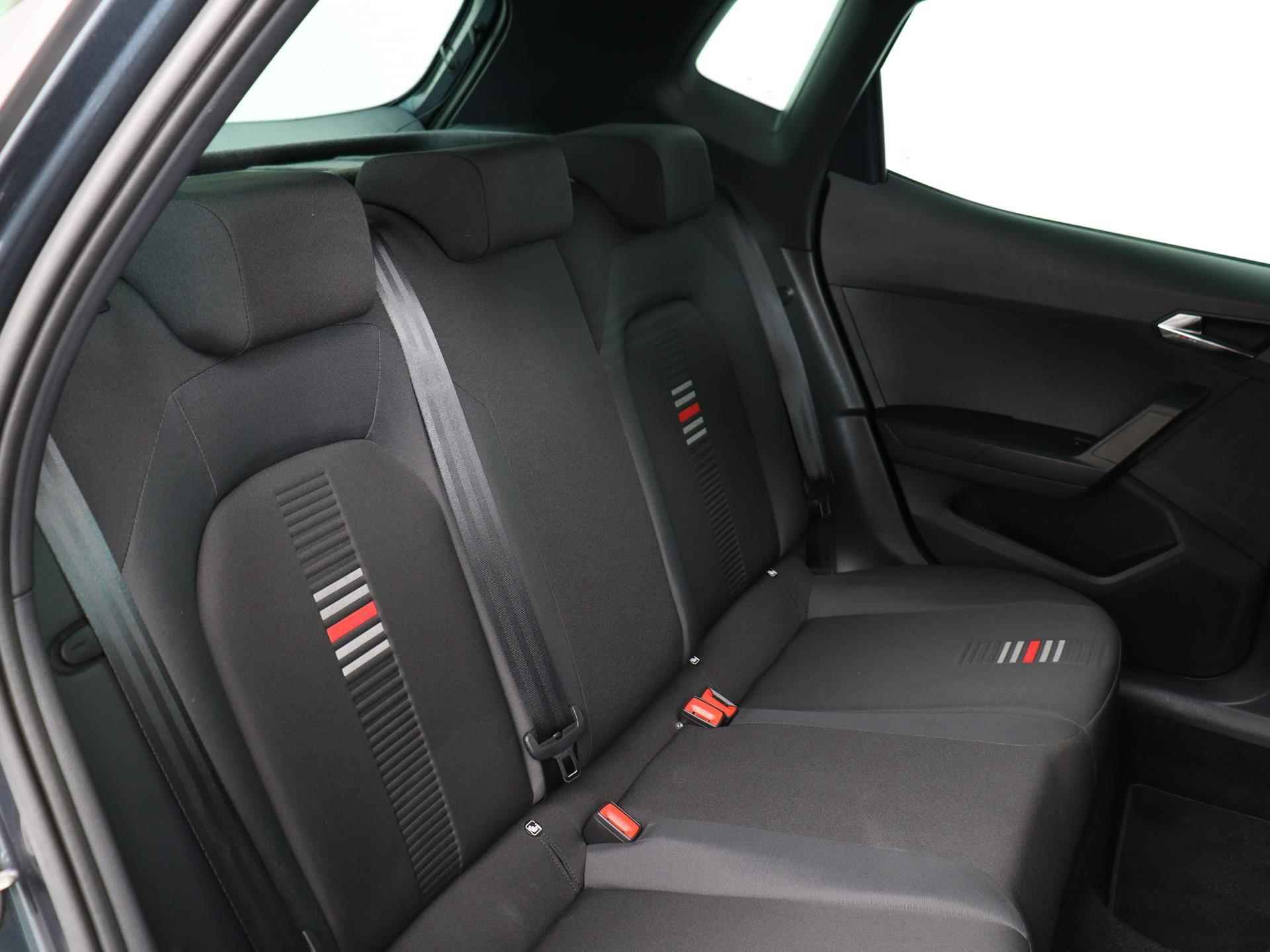 SEAT Arona 1.0 TSI 95 PK FR Business Intense | Adaptive Cruise Control | Keyless | Camera | Navigatie | - 17/47