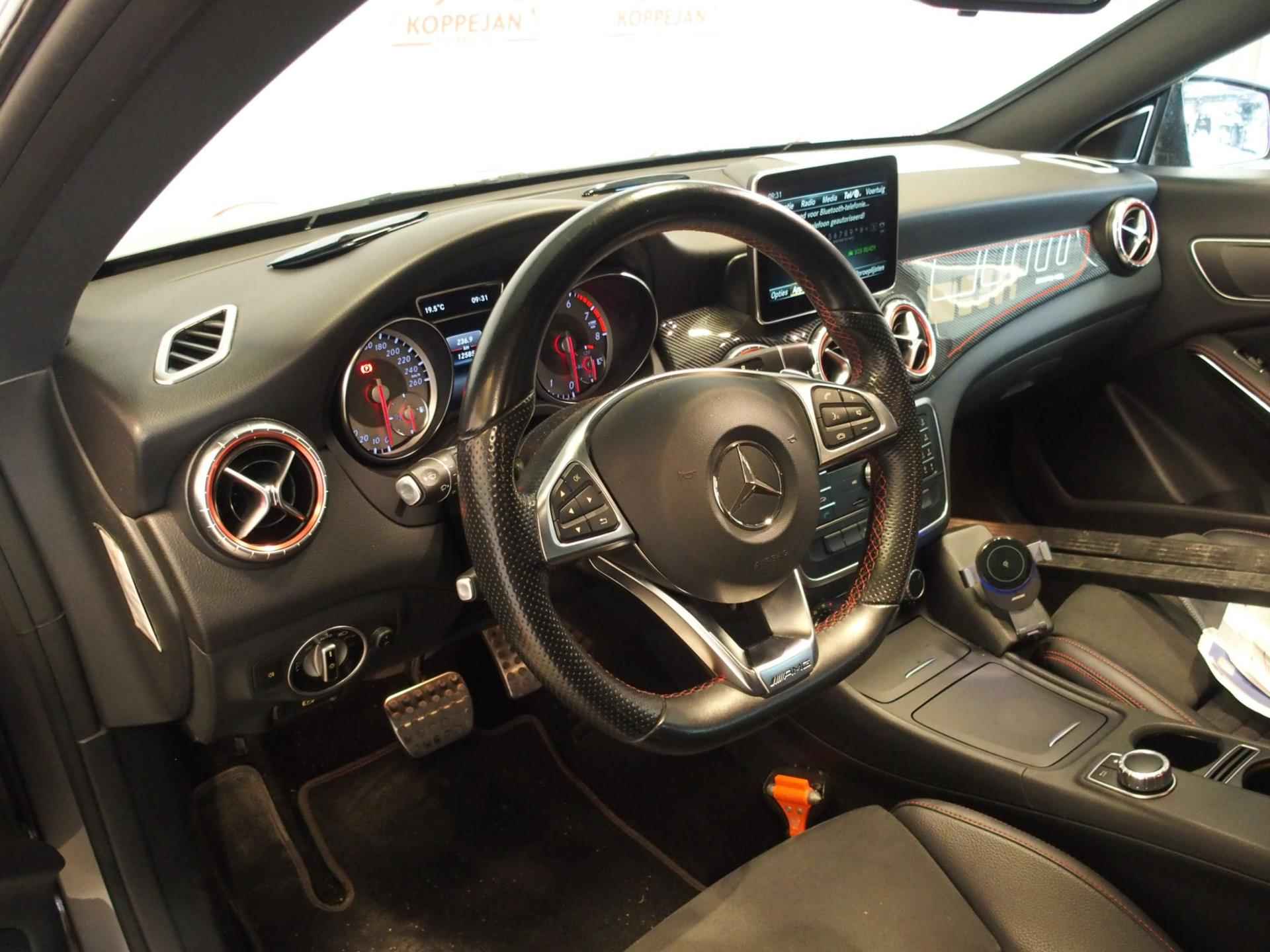 Mercedes-Benz CLA-klasse Shooting Brake 180 Ambition AMG Styling NL auto, Sportstoelen, Navigatie, Carbon, LMV 18" - 10/31