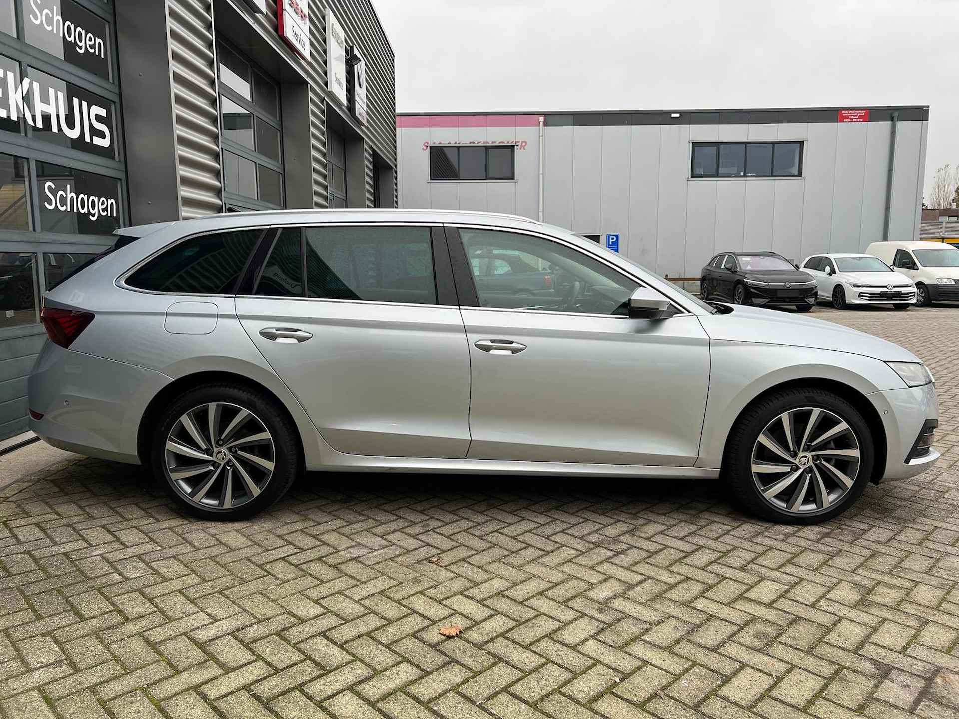 Škoda Octavia Combi 1.4 TSI 204 pk iV PHEV Business Edition | Head-up display | Achteruitrijcamera | Elektrishe geheugen stoel | - 6/35