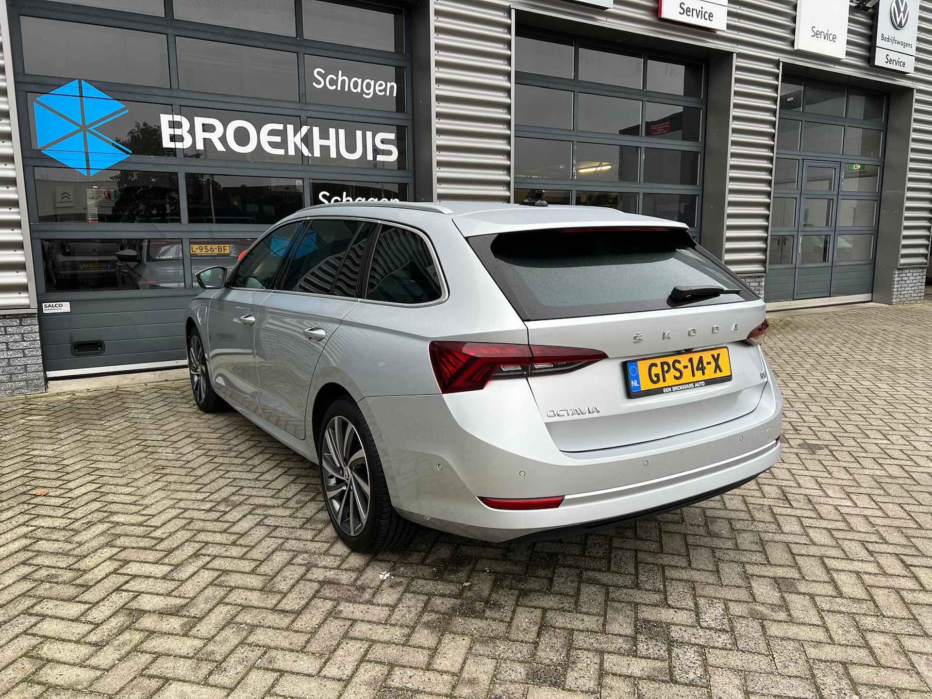 Škoda Octavia Combi 1.4 TSI 204 pk iV PHEV Business Edition | Head-up display | Achteruitrijcamera | Elektrishe geheugen stoel | - 8/35