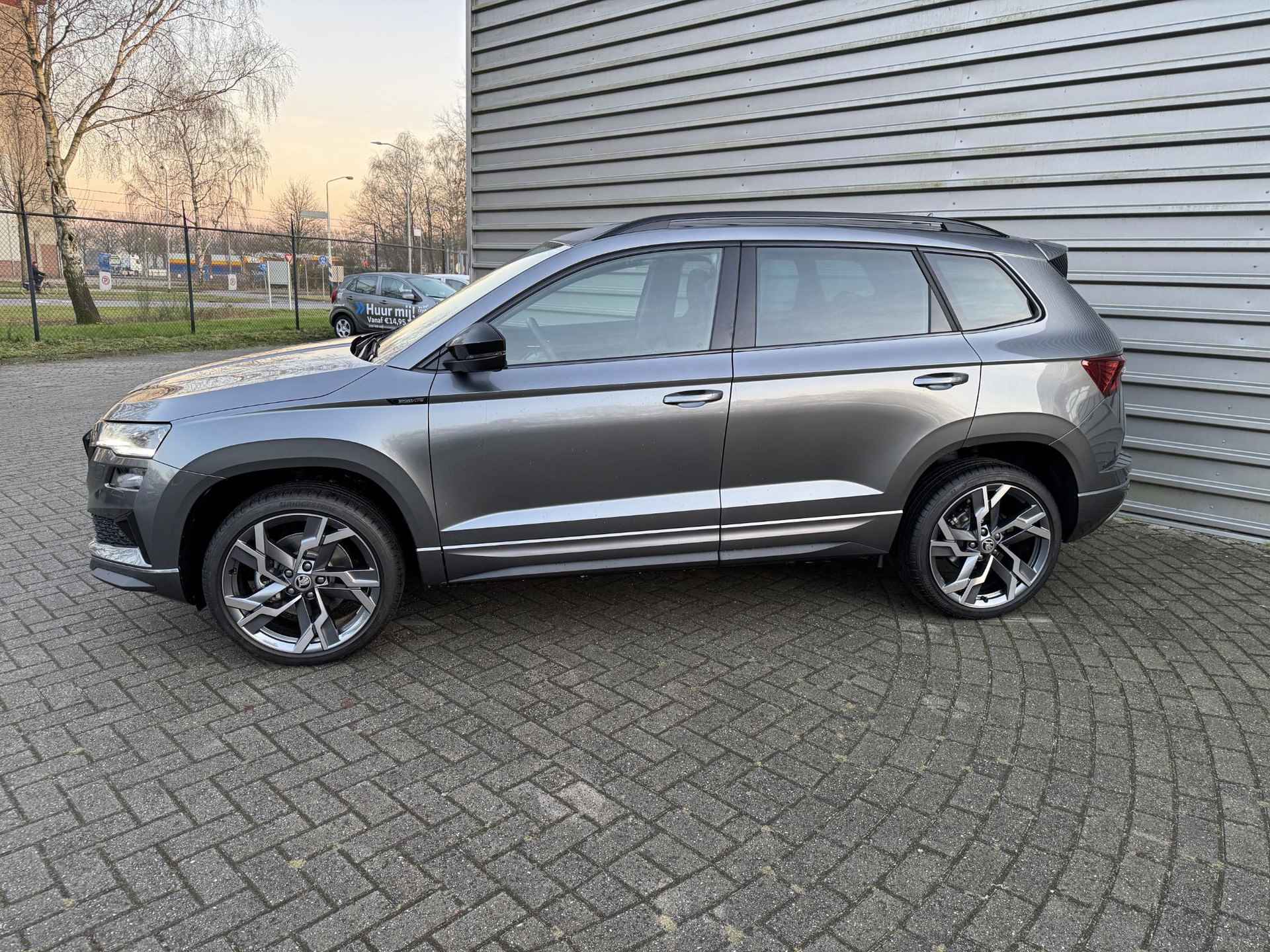 Skoda Karoq 1.5 TSI ACT Sportline Business + ACC + Zwenkbare trekhaak + Navi - 2/12