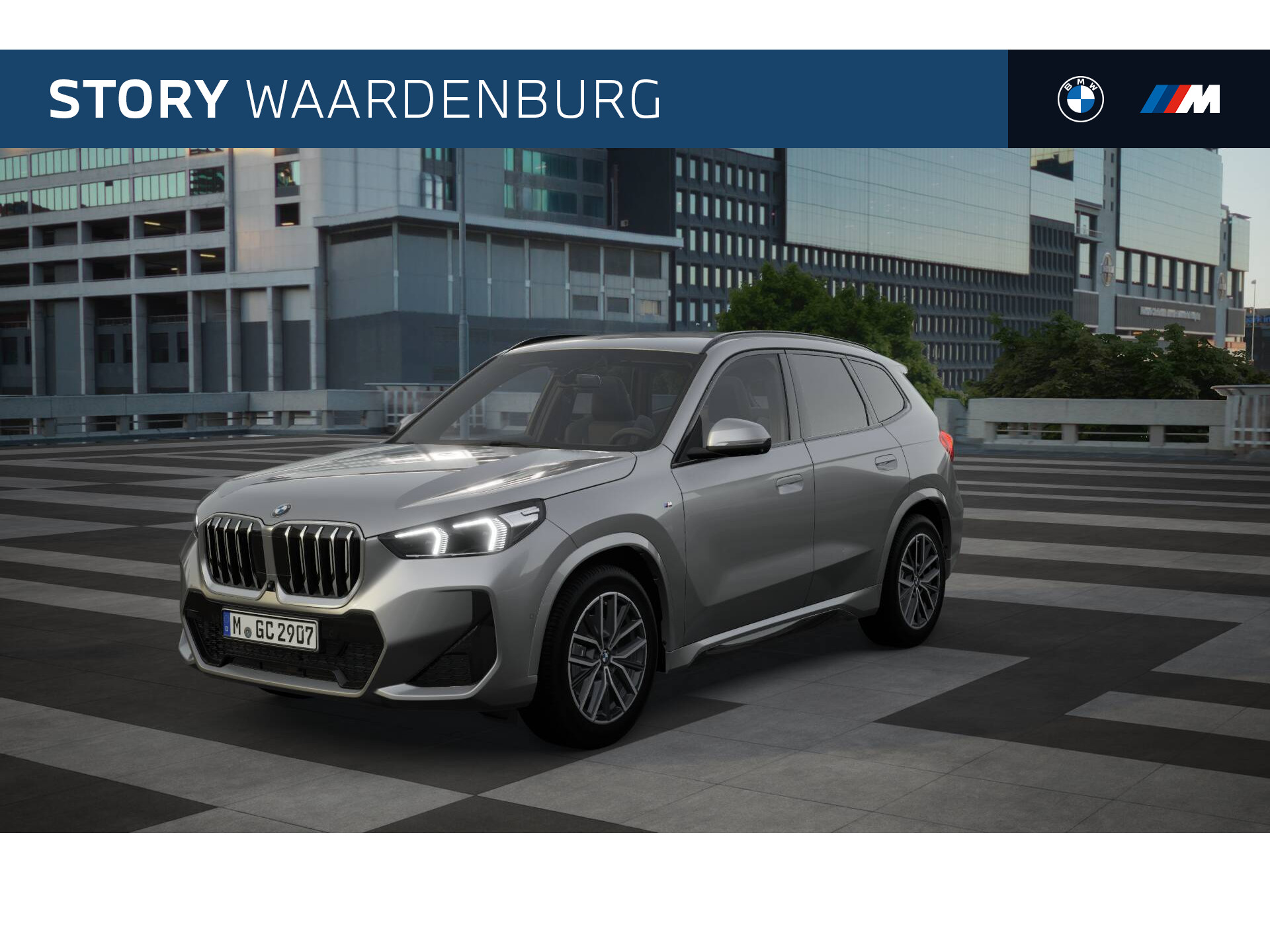 BMW X1 sDrive18i High Executive M Sport Automaat / Trekhaak / Sportstoelen / Stoelverwarming / Parking Assistant / Adaptieve LED / Comfort Access / M Adaptief onderstel